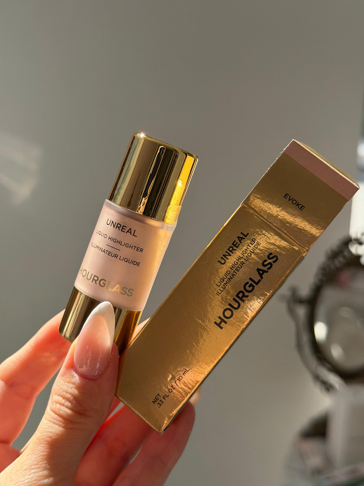 HOURGLASS Unreal Radiant Glow Liquid Highlighter - Evoke