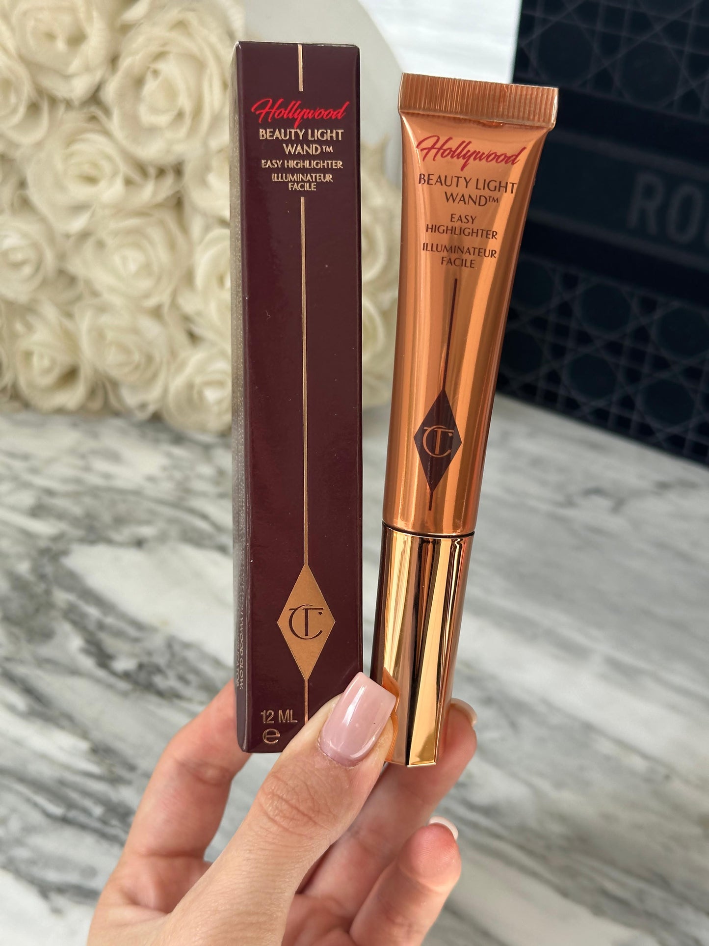 CHARLOTTE TILBURY Hollywood Contour Wand - Spotlight
Liquid Formula For a Sculpted-Looking