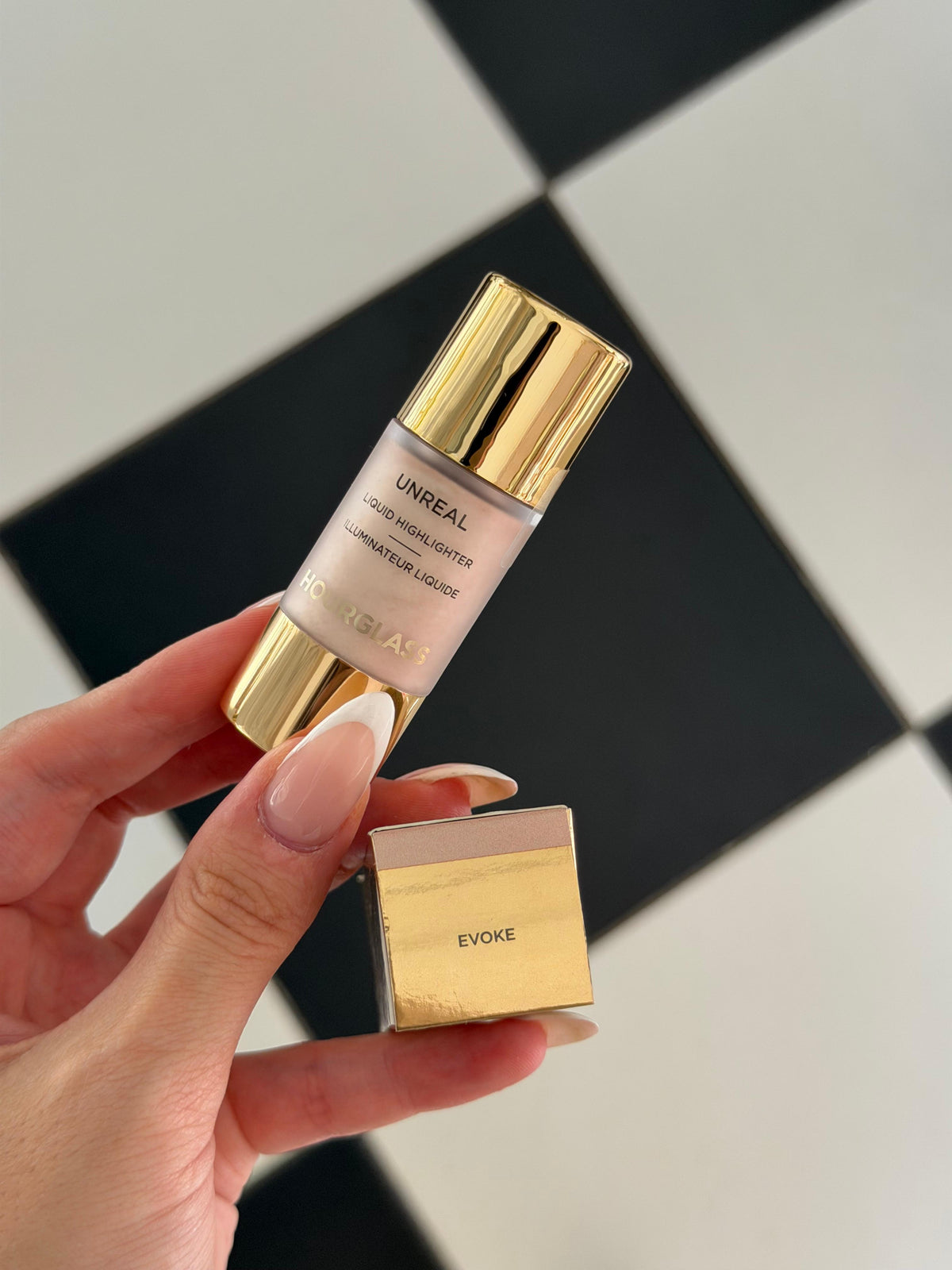 HOURGLASS Unreal Radiant Glow Liquid Highlighter - Evoke