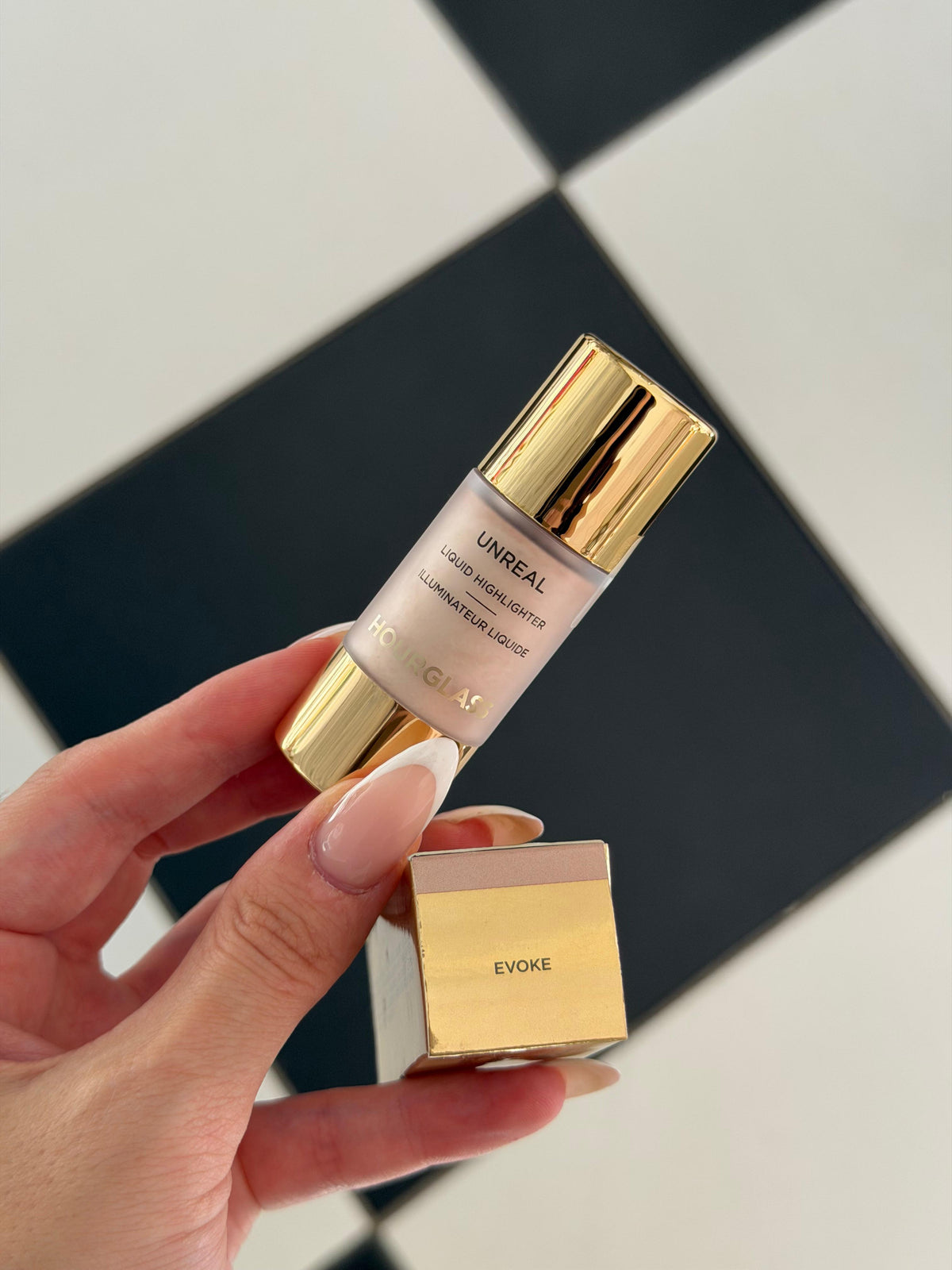 HOURGLASS Unreal Radiant Glow Liquid Highlighter - Evoke
