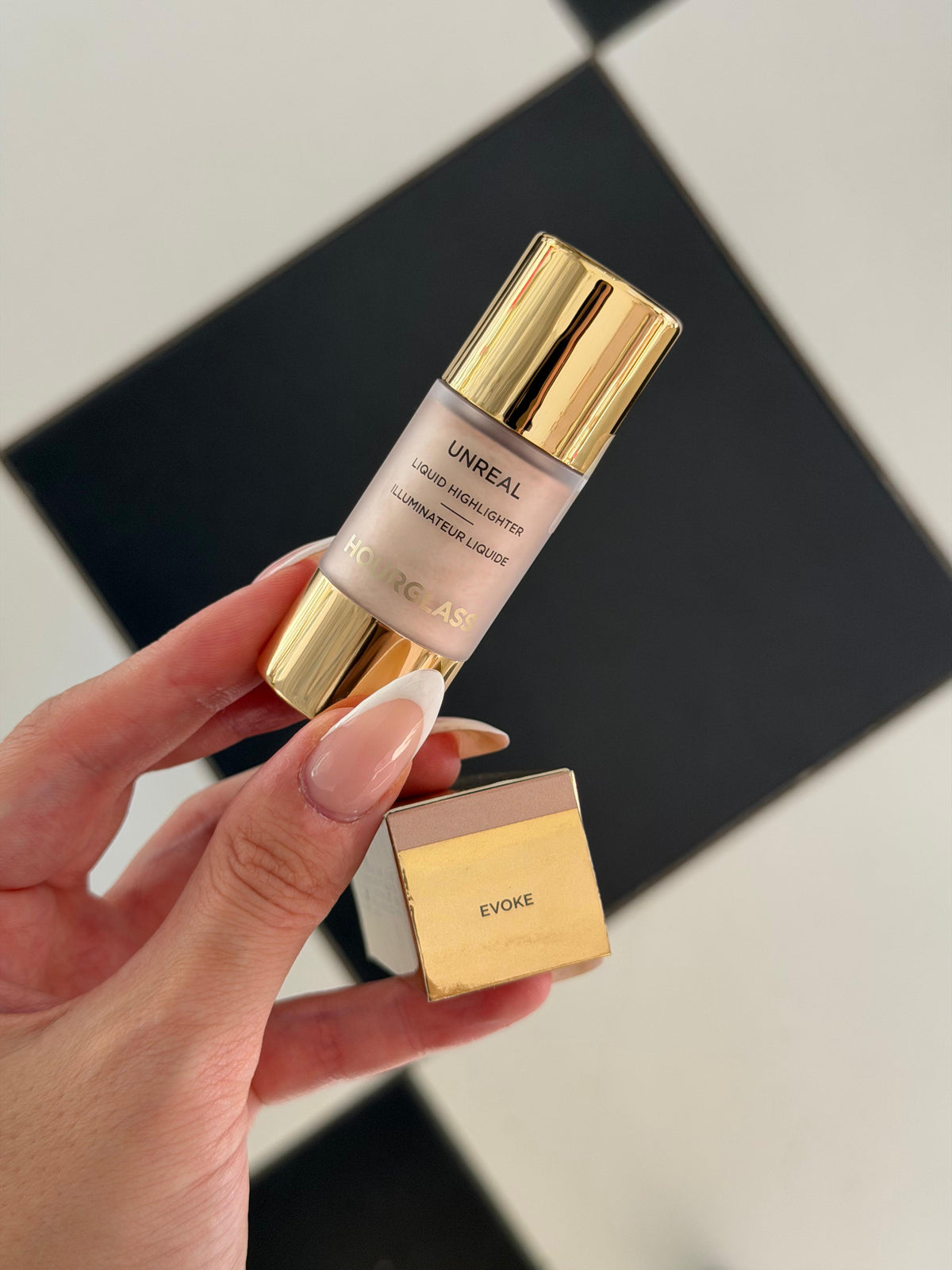 HOURGLASS Unreal Radiant Glow Liquid Highlighter - Evoke