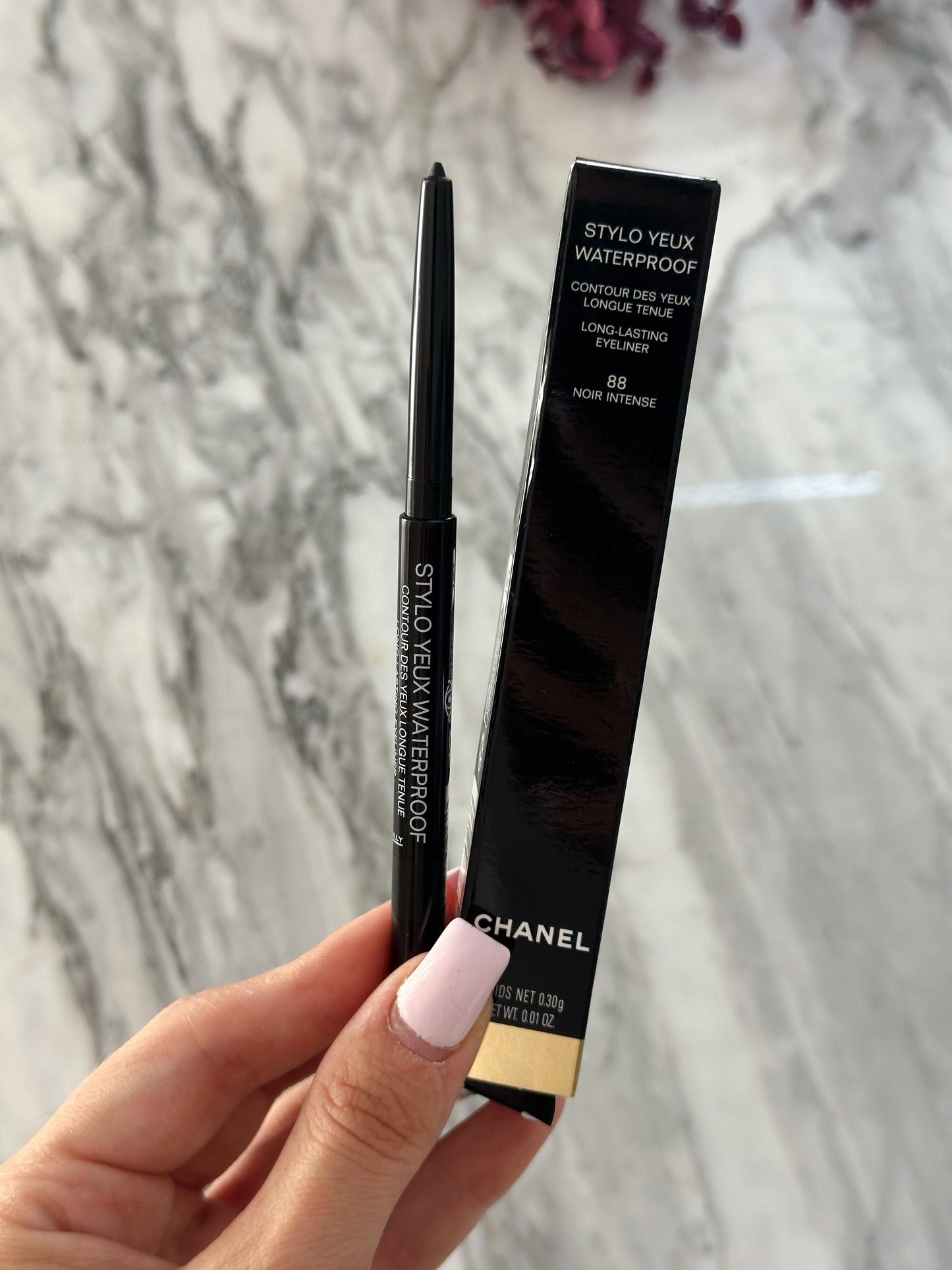 CHANEL Stylo Eyes Waterproof (88)
Long-Lasting Eyeliner
