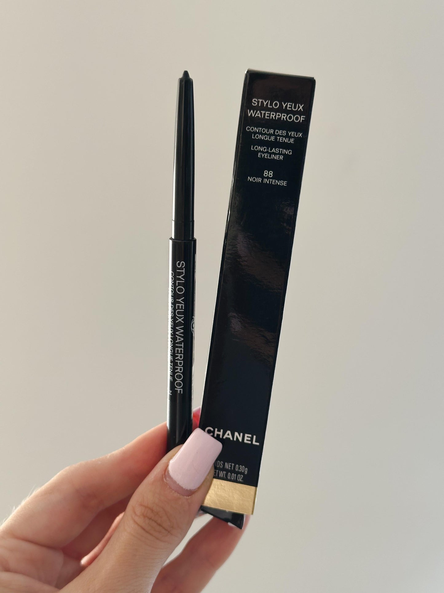 CHANEL Stylo Eyes Waterproof (88)
Long-Lasting Eyeliner