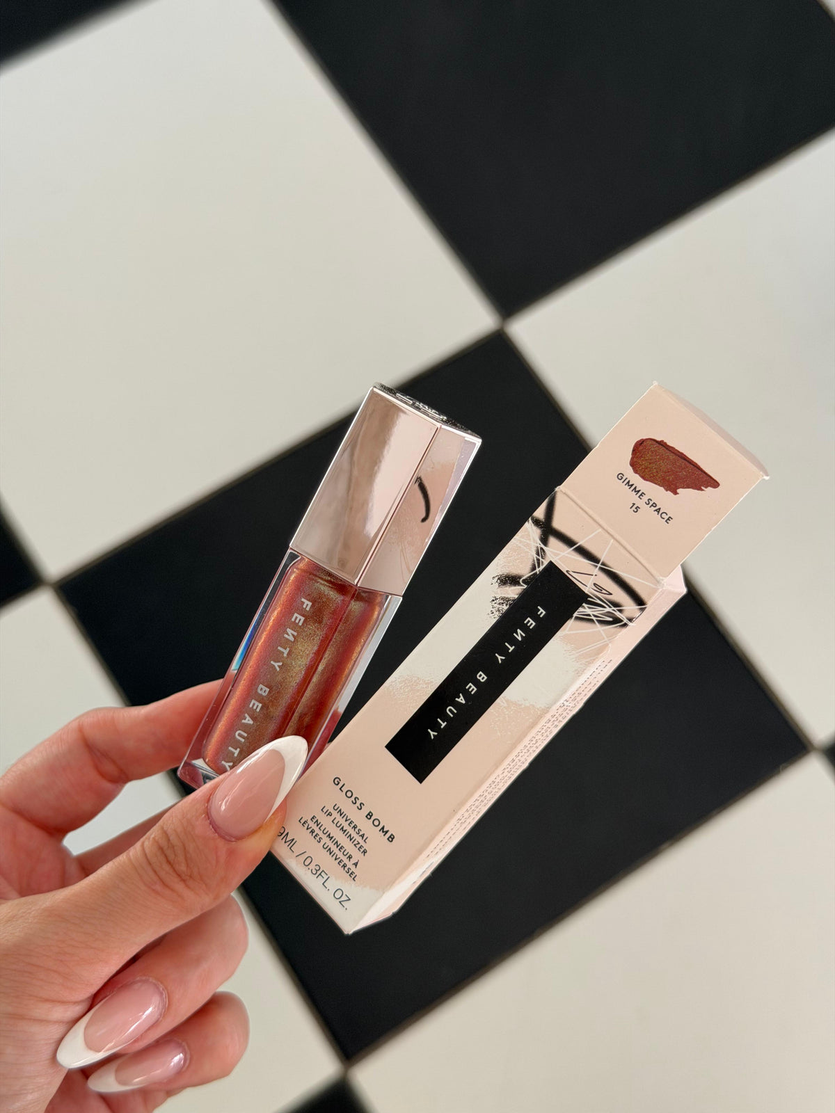 FENTY BEAUTY Gloss Bomb Universal Lip Luminizer (15)