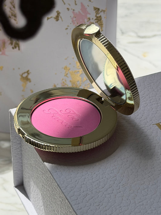 TOO FACED Cloud Crush Blush - Super Candy Clouds
Velvety Second-Skin Powder Formula