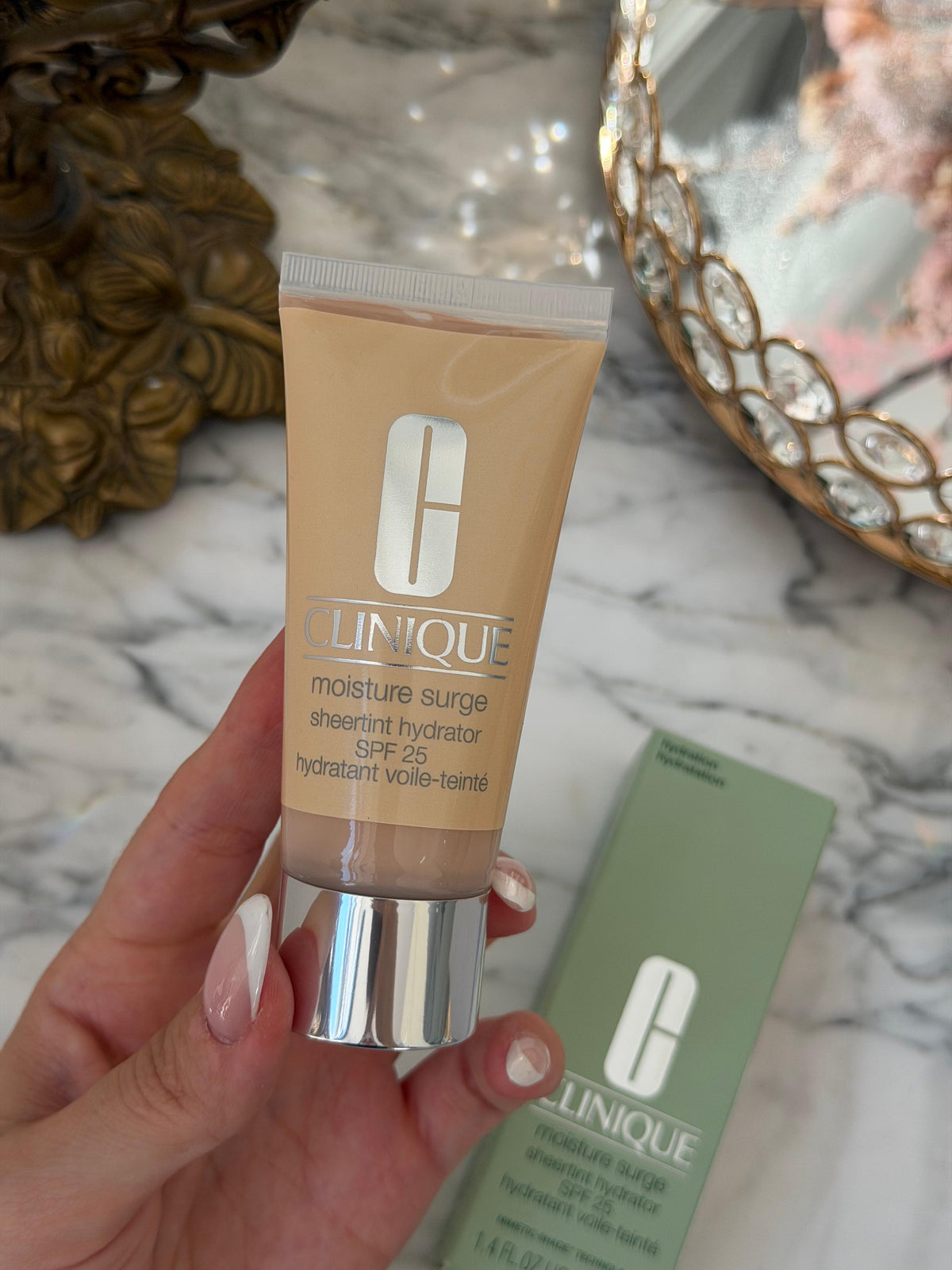 CLINIQUE Moisture Surge™ Sheertint Hydrator Broad Spectrum SPF25 - Universal Very Light