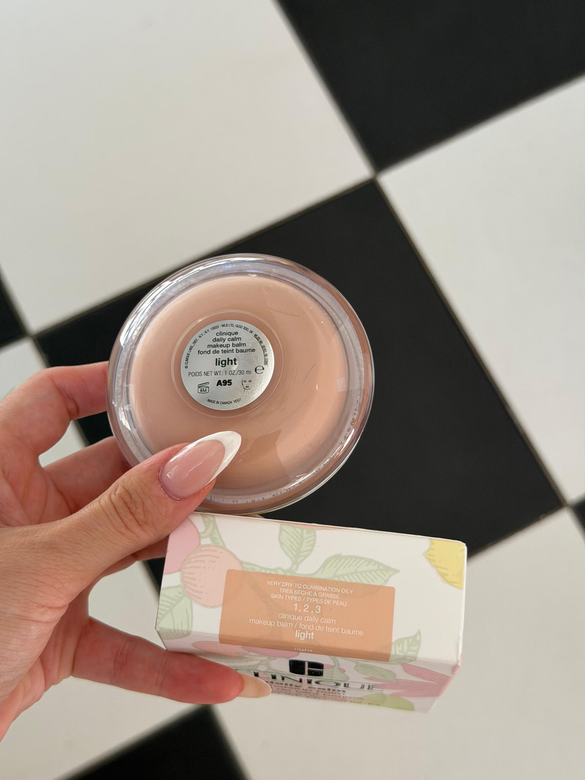 CLINIQUE Daily Calm™ Makeup Balm - Light