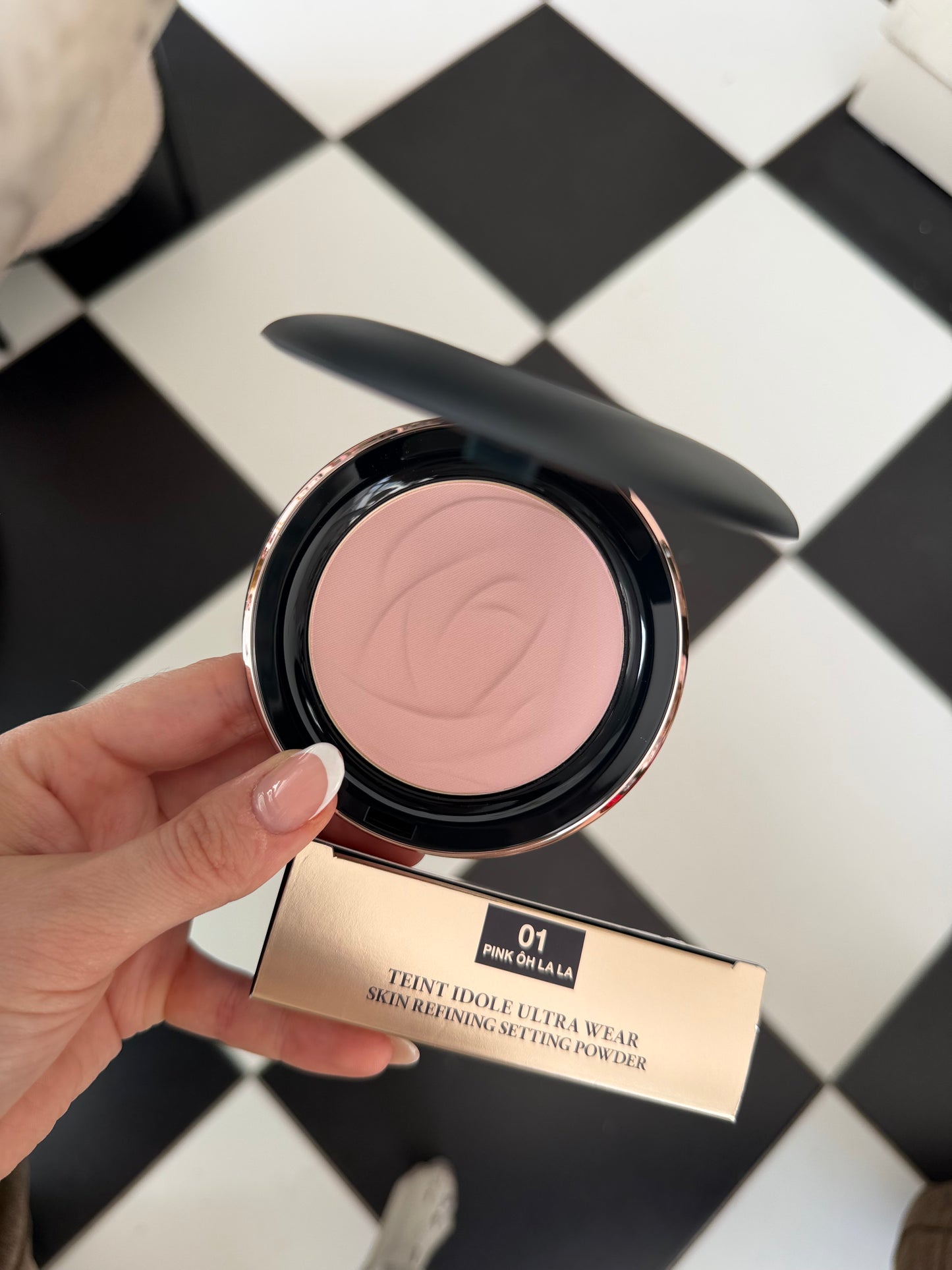 LANCÔME Teint Idole Ultra Wear Skin Refining Setting Powder (01)
All-Day Setting & Pore-Blurring