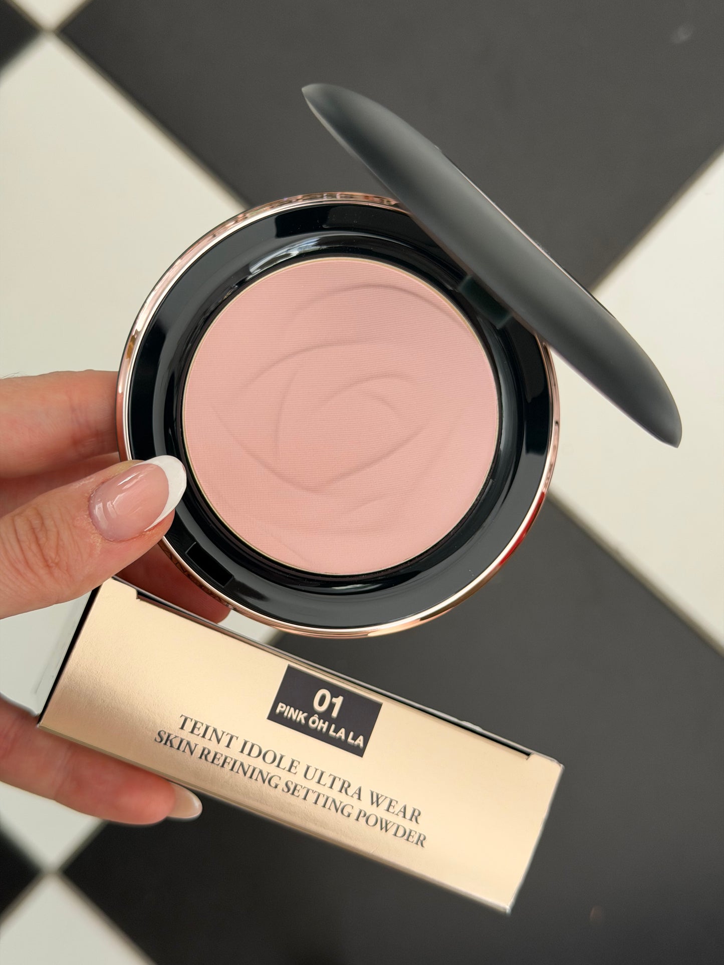 LANCÔME Teint Idole Ultra Wear Skin Refining Setting Powder (01)
All-Day Setting & Pore-Blurring