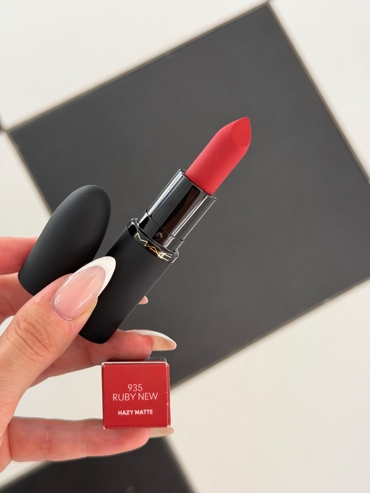 MAC PowderKiss Hazy Matte Lipstick (935) 10HR Hydrating Longwear, Blurs Lips