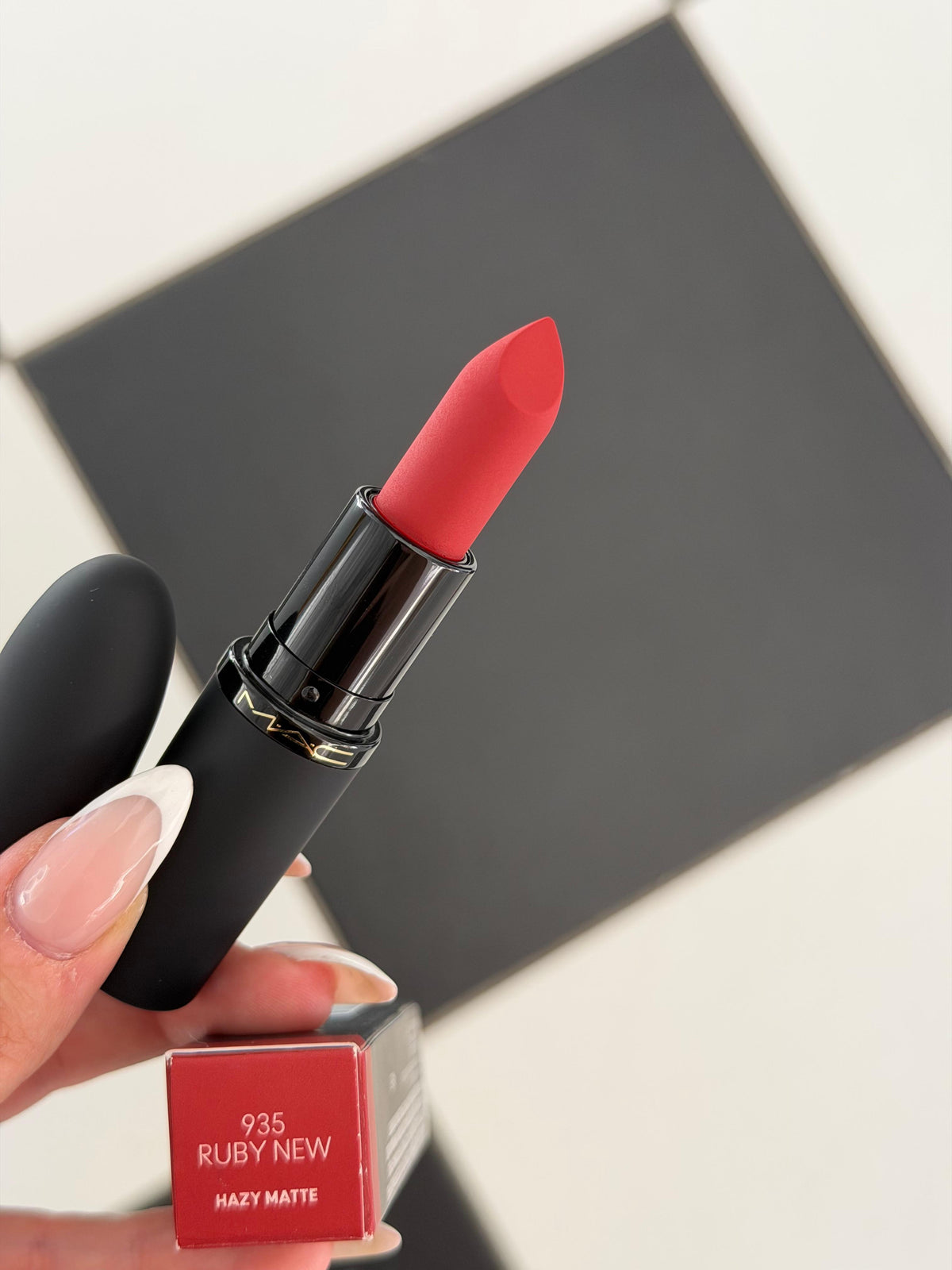 MAC PowderKiss Hazy Matte Lipstick (935) 10HR Hydrating Longwear, Blurs Lips