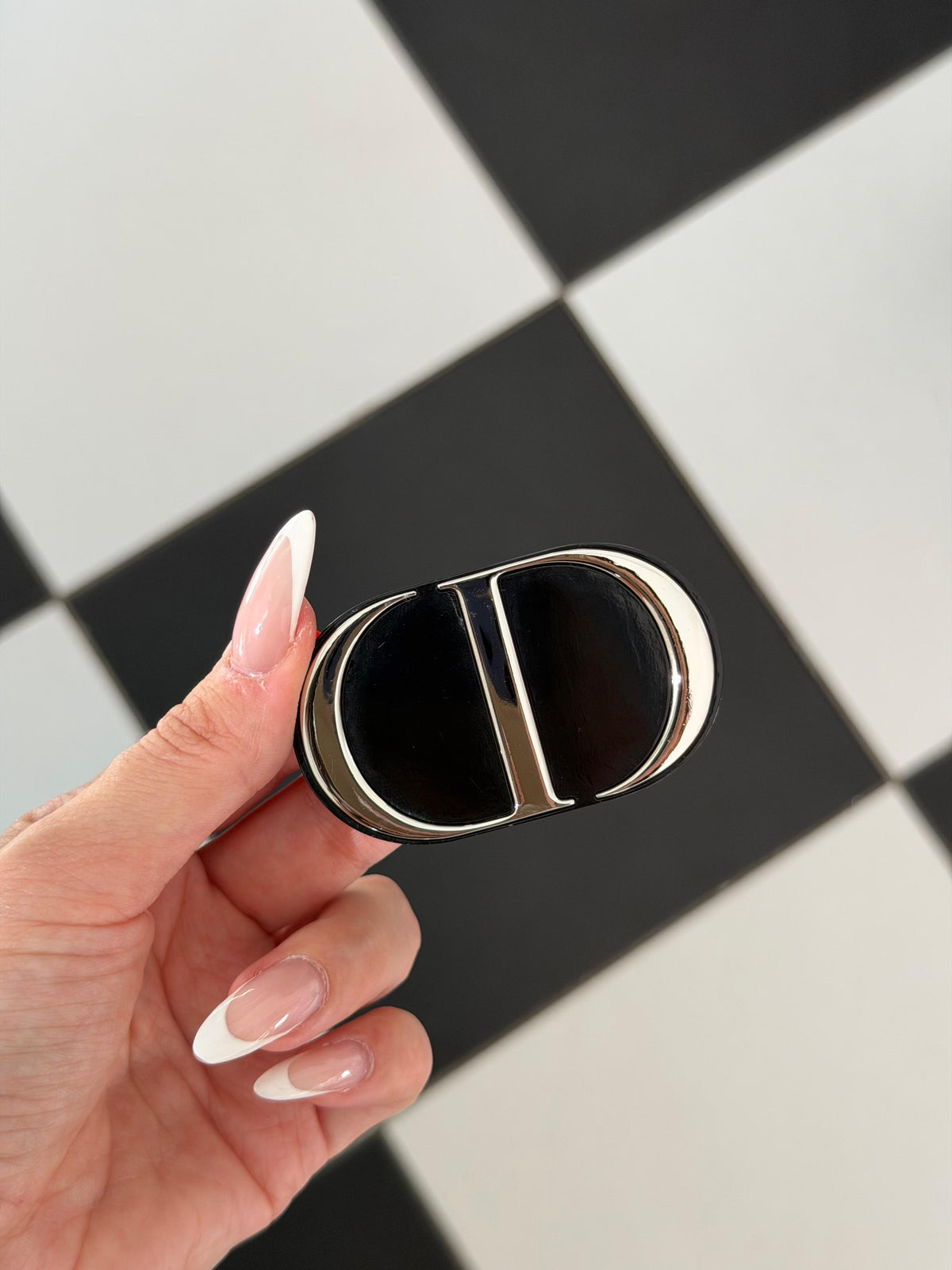 DIOR Beauty CD Logo Phone Ring Holder – Dual Mirror