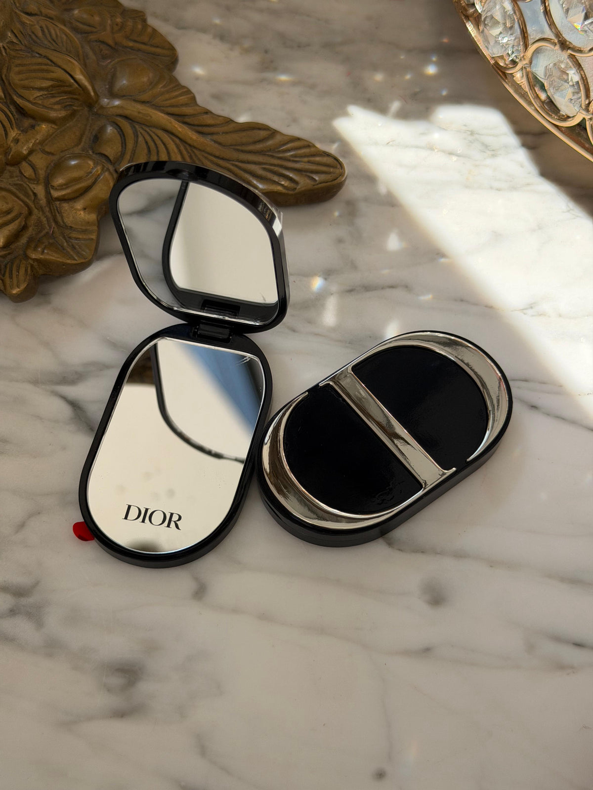 DIOR Beauty CD Logo Phone Ring Holder – Dual Mirror
