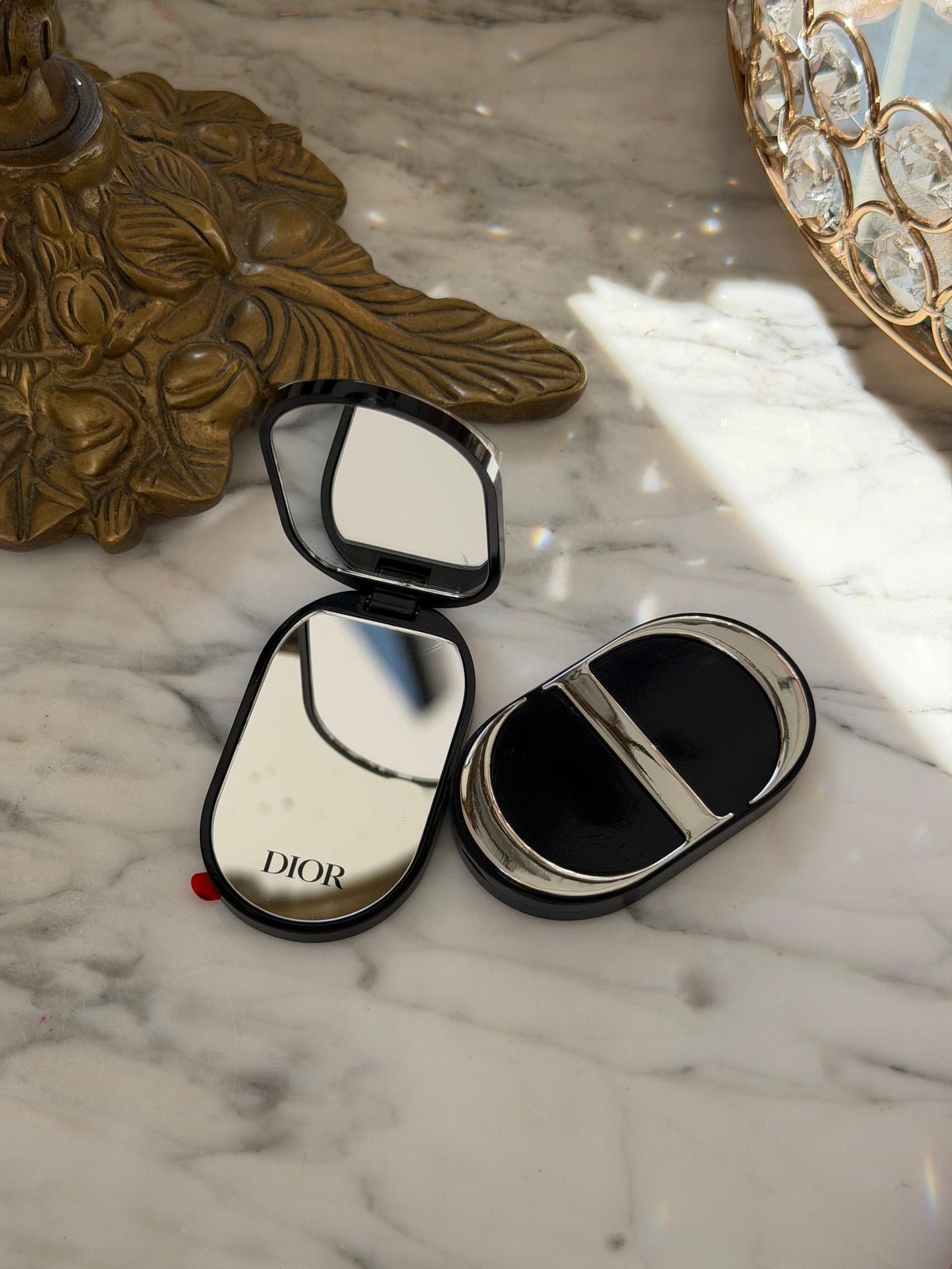 DIOR Beauty CD Logo Phone Ring Holder – Dual Mirror