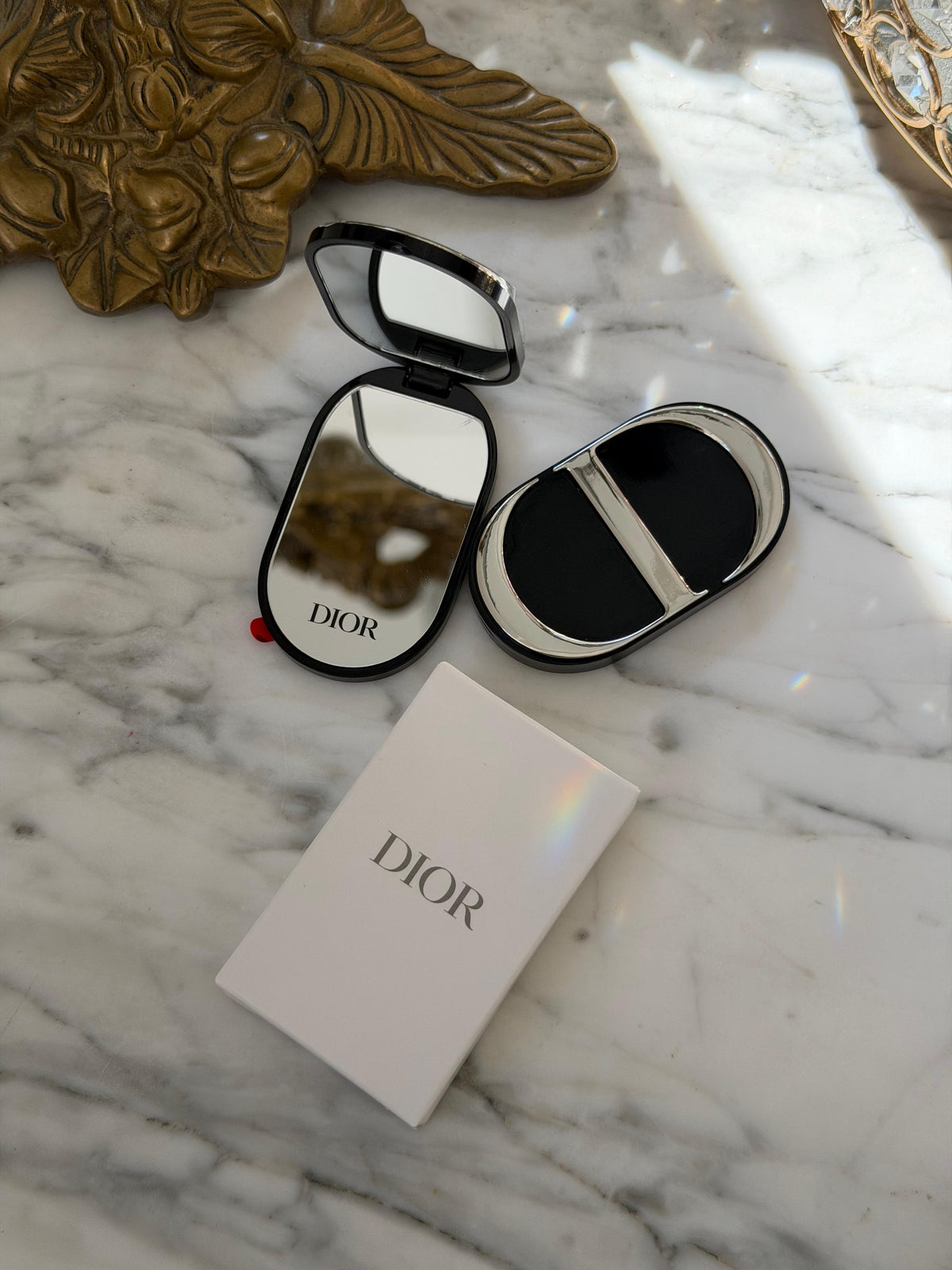 DIOR Beauty CD Logo Phone Ring Holder – Dual Mirror