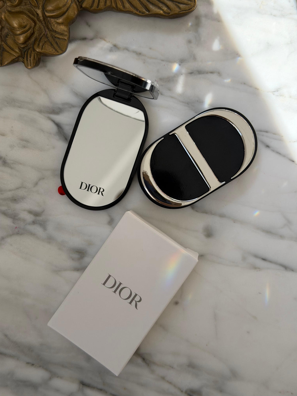 DIOR Beauty CD Logo Phone Ring Holder – Dual Mirror