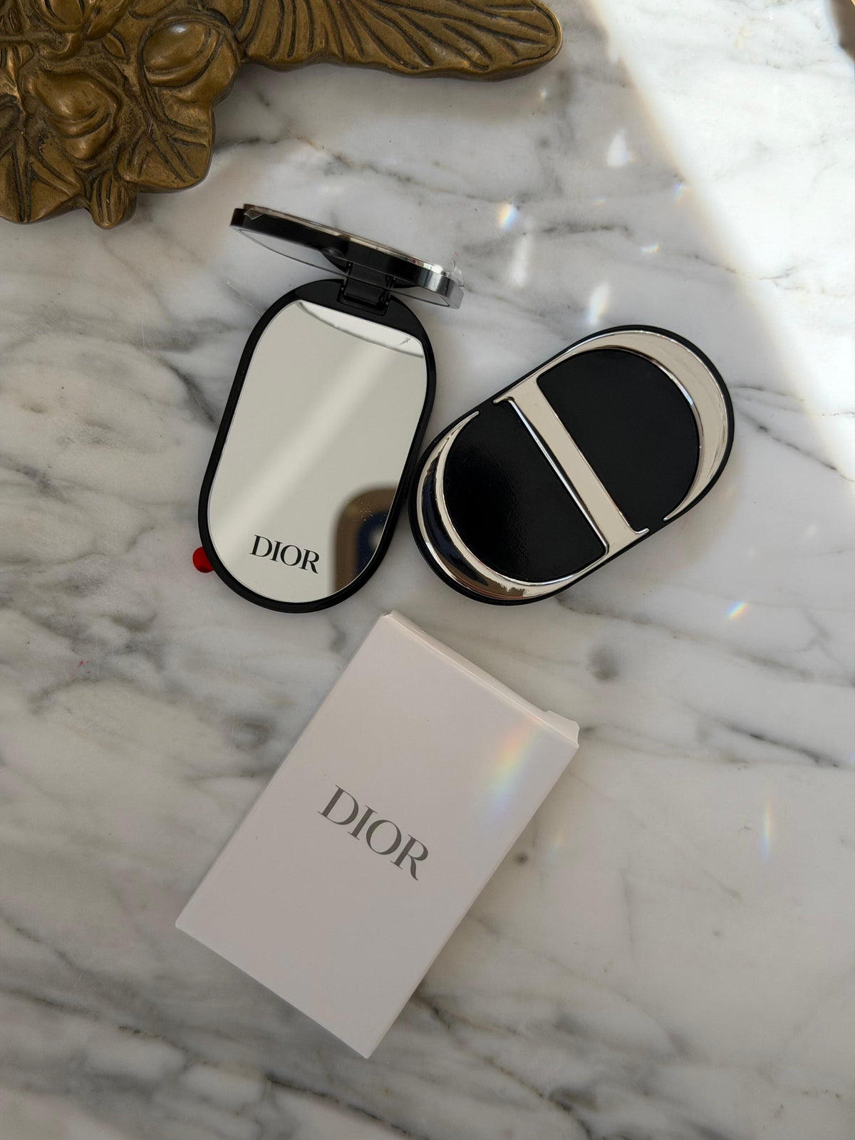 DIOR Beauty CD Logo Phone Ring Holder – Dual Mirror