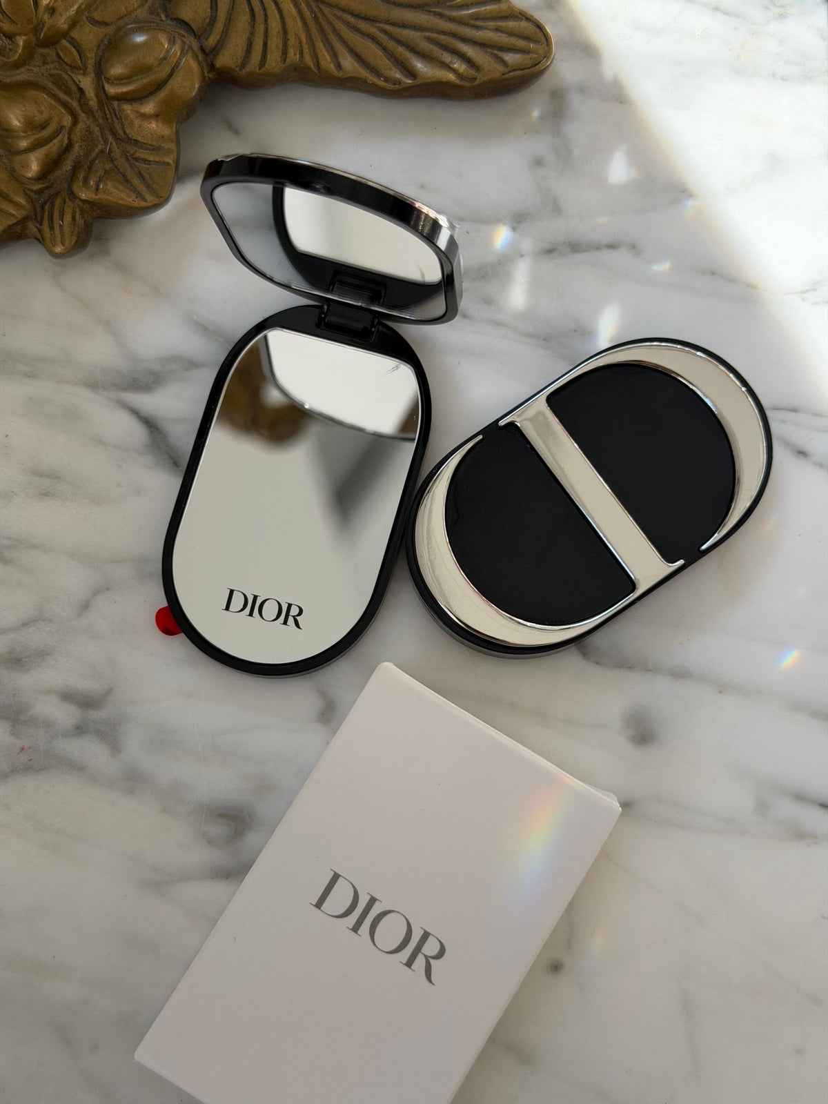 DIOR Beauty CD Logo Phone Ring Holder – Dual Mirror