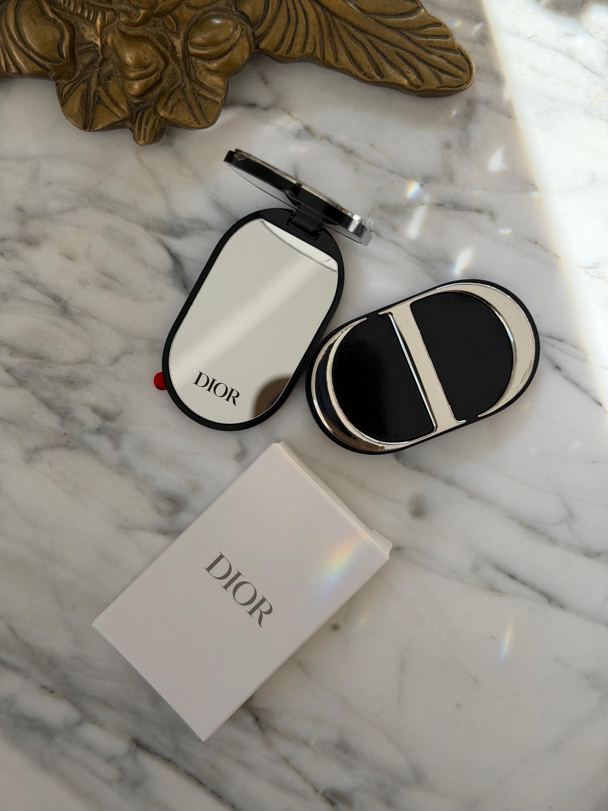 DIOR Beauty CD Logo Phone Ring Holder – Dual Mirror