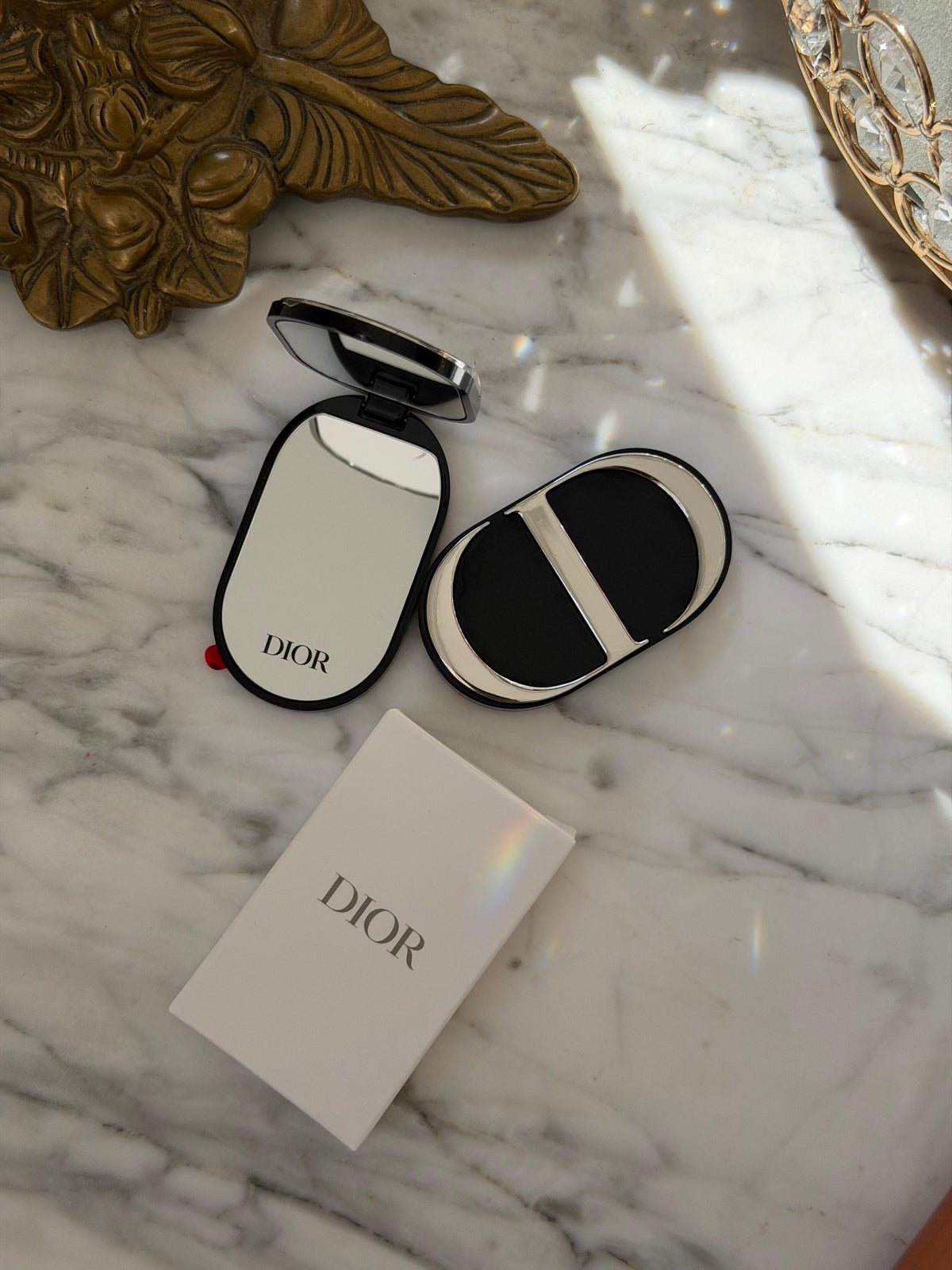 DIOR Beauty CD Logo Phone Ring Holder – Dual Mirror