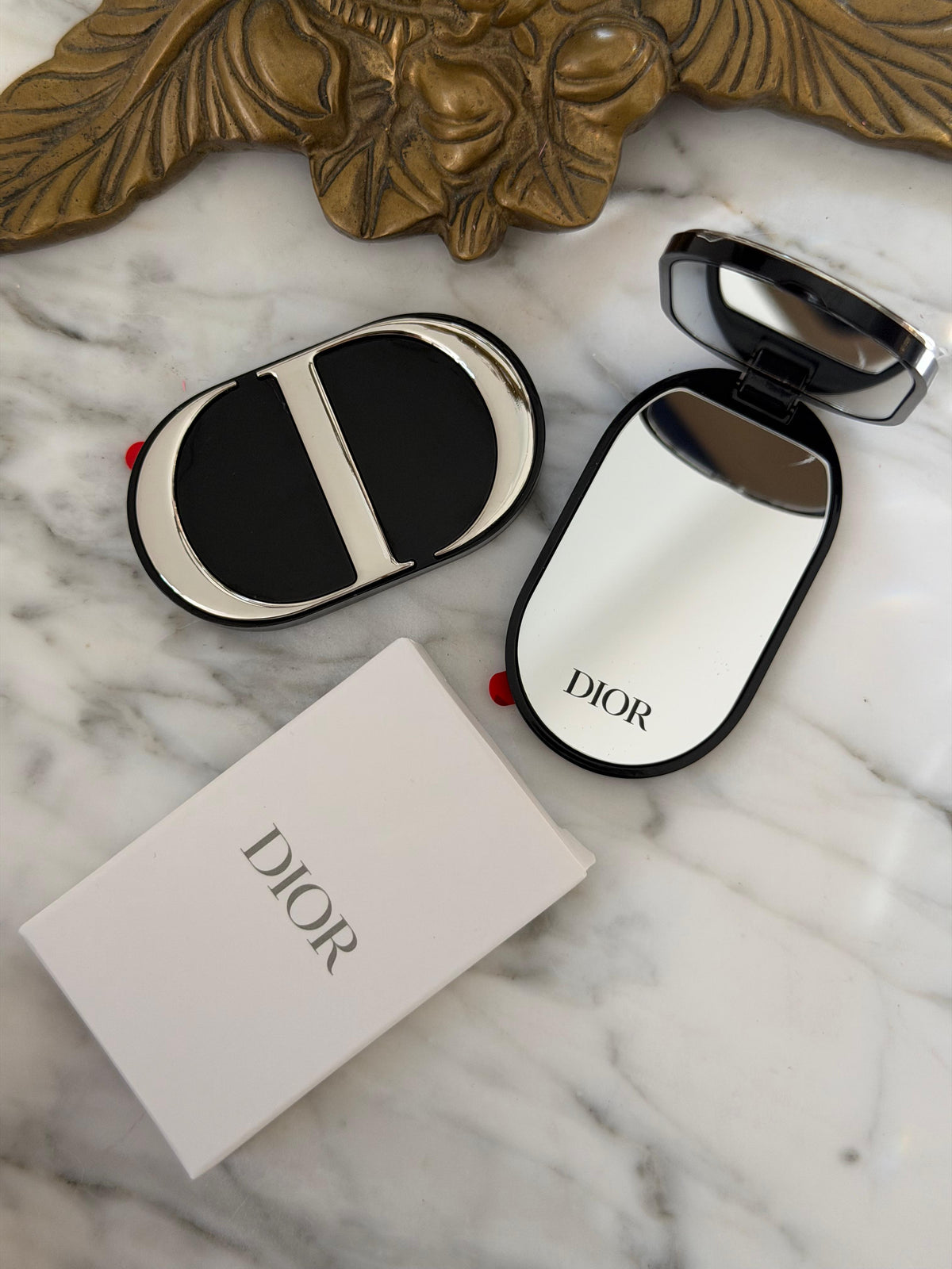 DIOR Beauty CD Logo Phone Ring Holder – Dual Mirror
