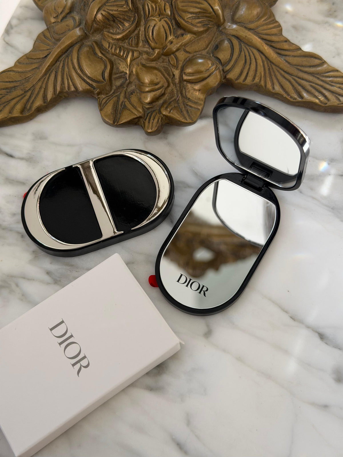 DIOR Beauty CD Logo Phone Ring Holder – Dual Mirror