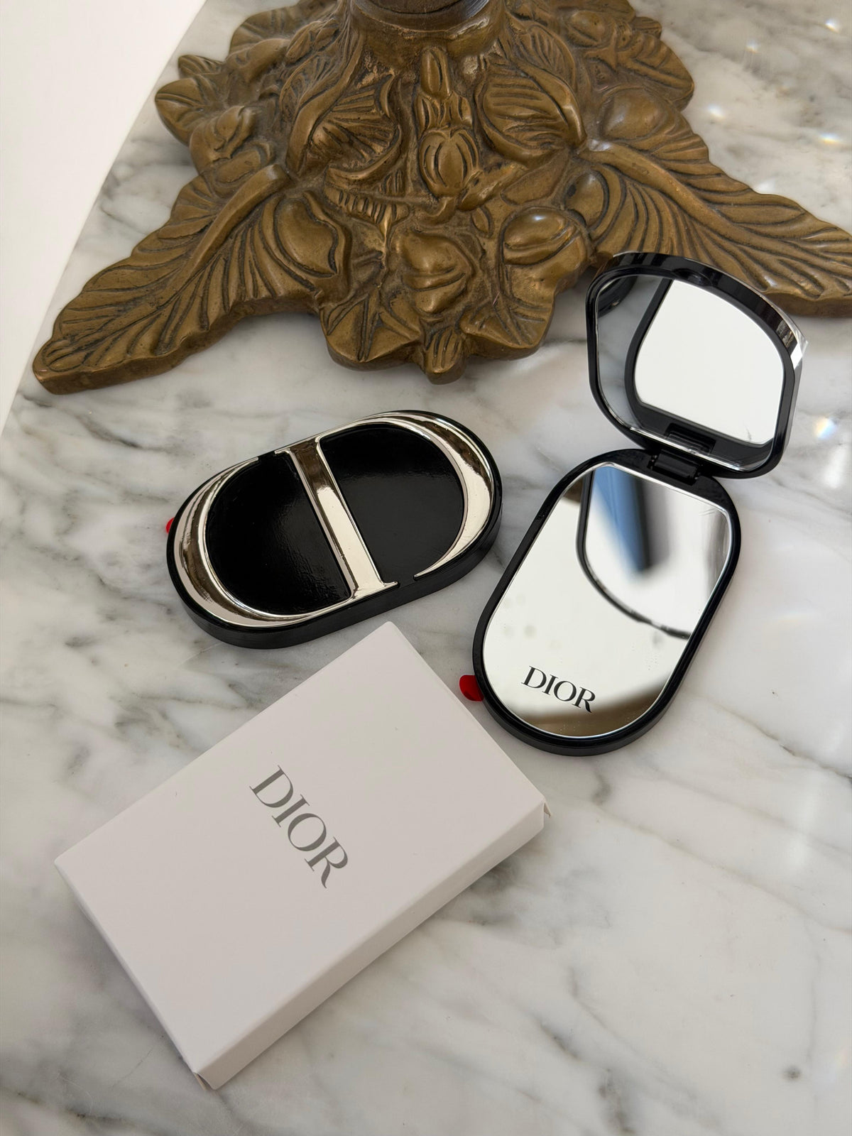 DIOR Beauty CD Logo Phone Ring Holder – Dual Mirror