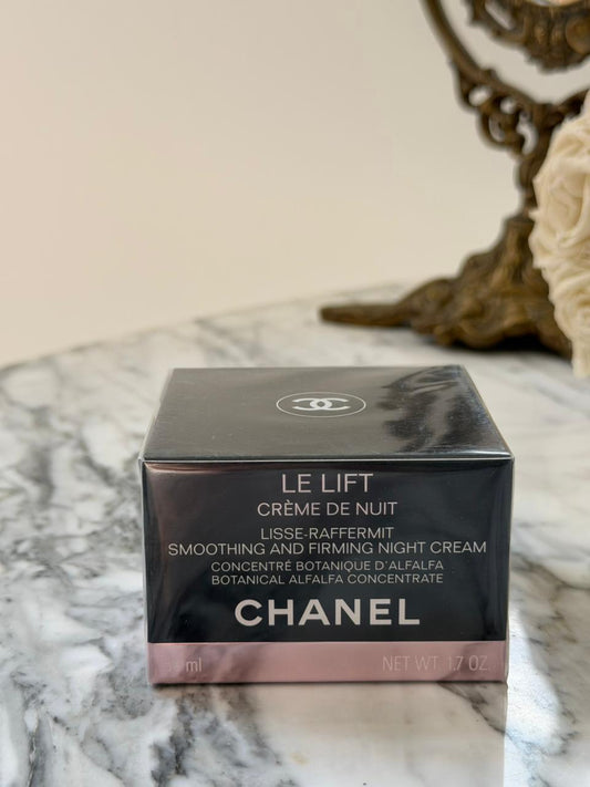 CHANEL Le Lift Crème De Nuit
Smoothing and Firming Night Cream
