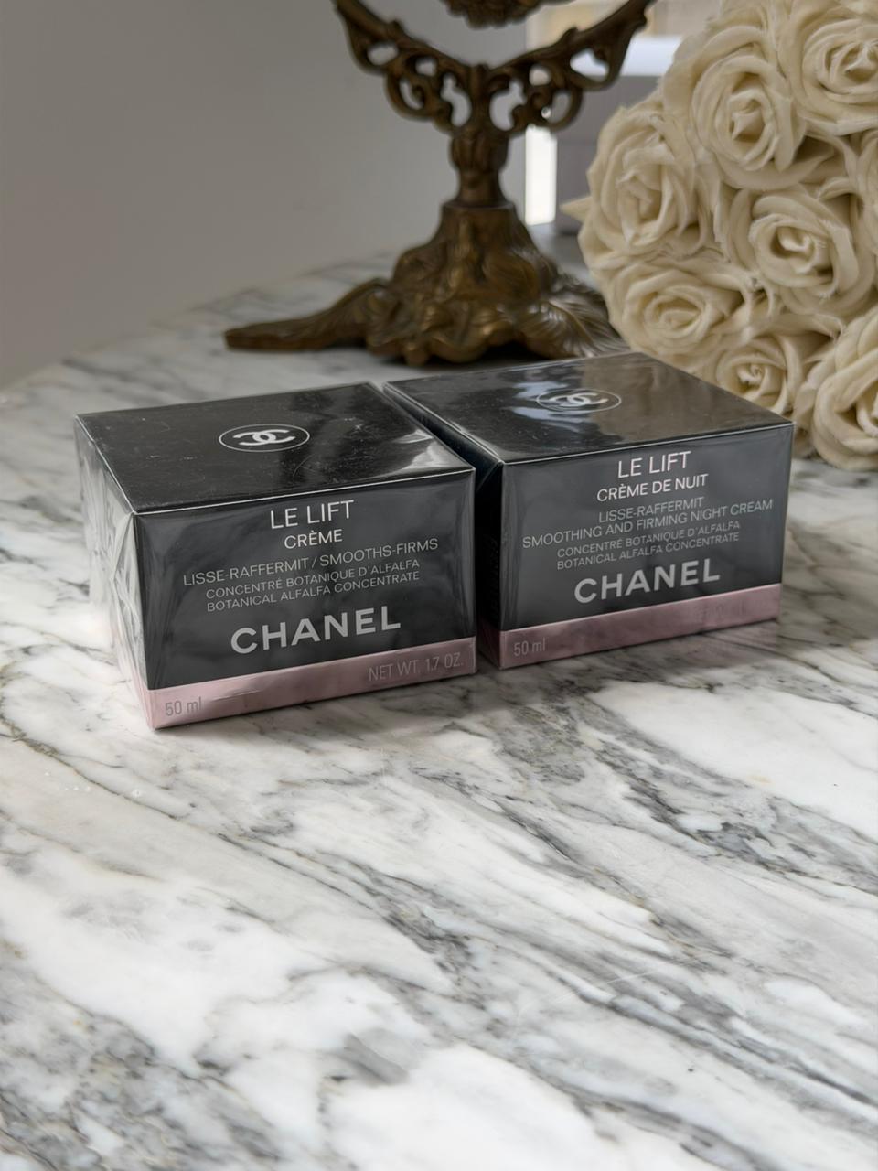 CHANEL Le Lift Crème De Nuit
Smoothing and Firming Night Cream