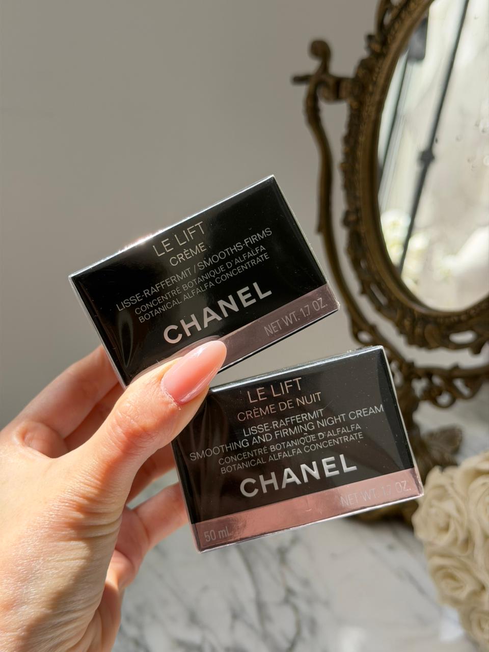 CHANEL Le Lift Crème De Nuit
Smoothing and Firming Night Cream