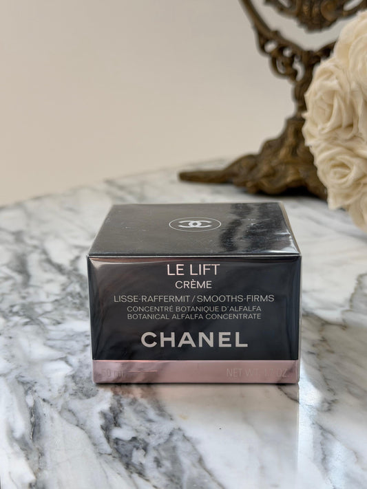 CHANEL Le Lift Crème
Smooths-Firms