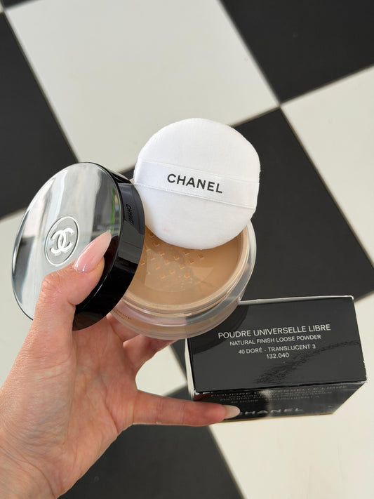 CHANEL Poudre Universelle Libre
Natural Finish Loose Powder (40)