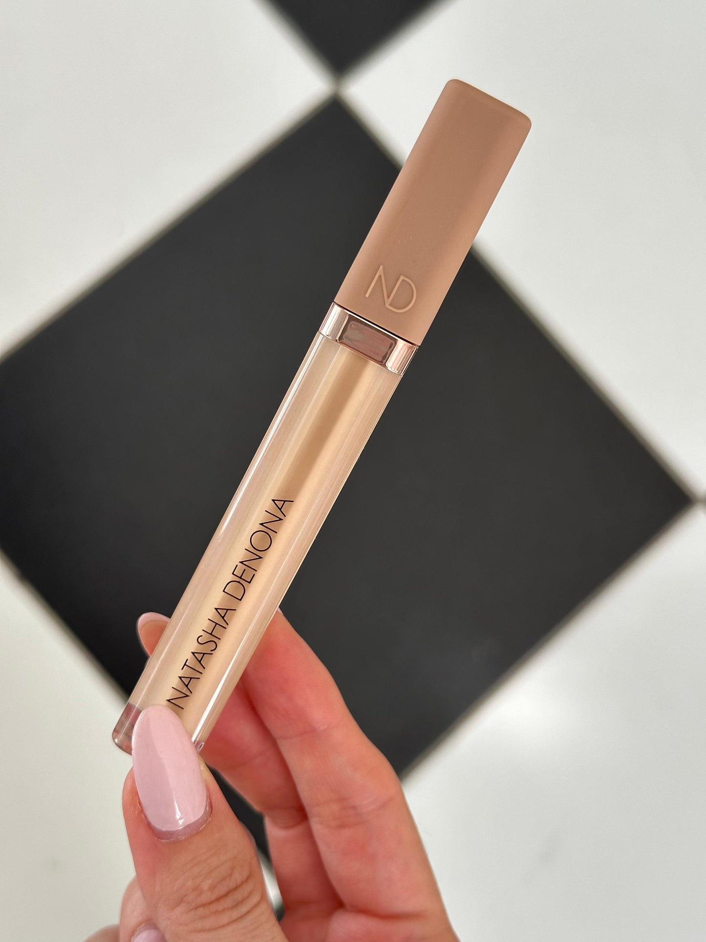 NATASHA DENONA Hy-Glam
Brightening & Hydrating Crease-Proof Serum Concealer
