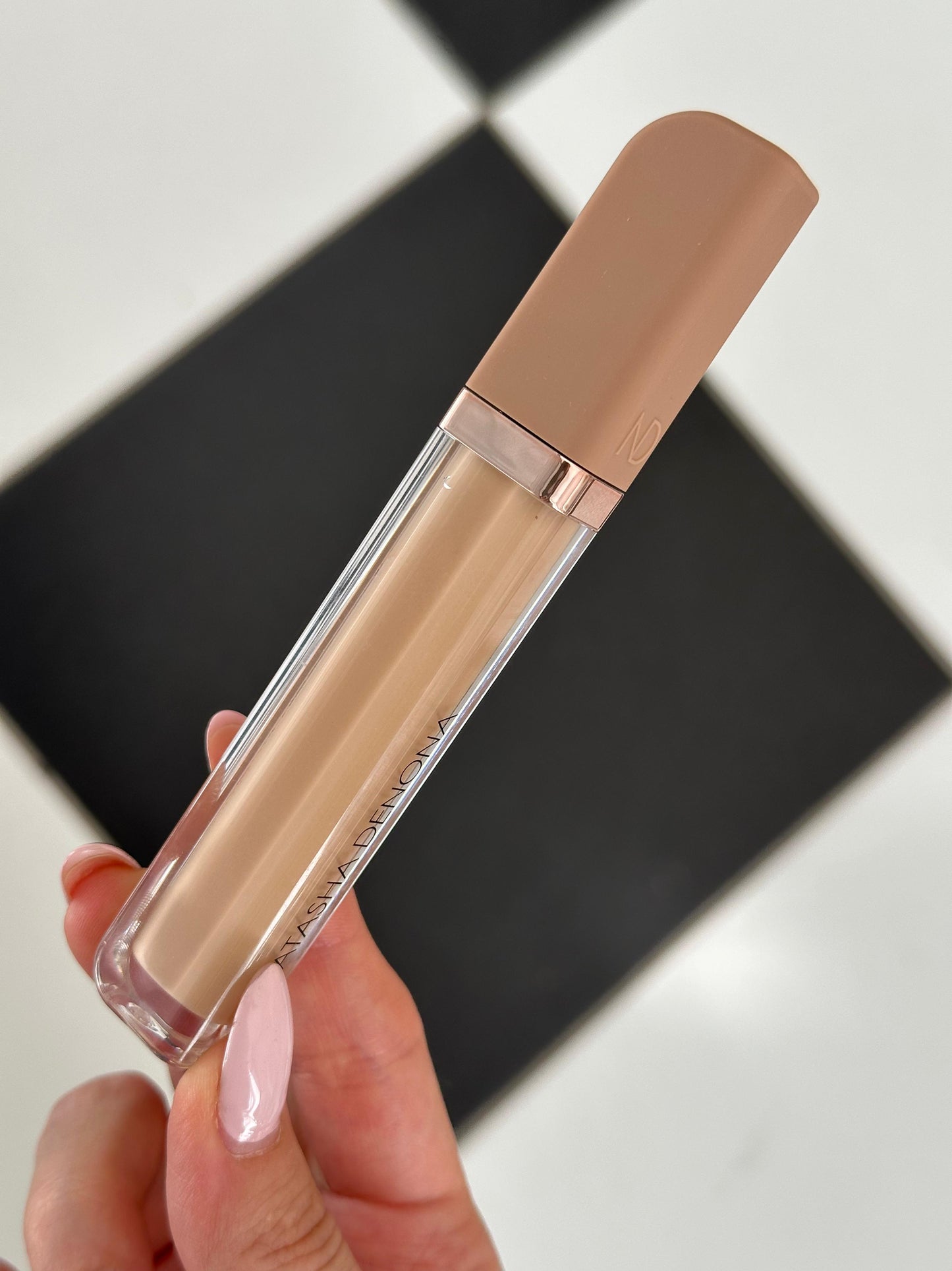NATASHA DENONA Hy-Glam
Brightening & Hydrating Crease-Proof Serum Concealer