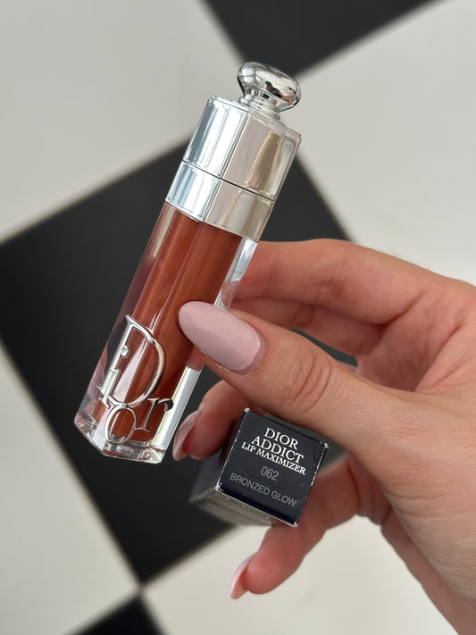 DIOR Addict Lip Maximizer (062)
Plumping Gloss - Instant and Long-Term Volume Effect - 24h Hydration