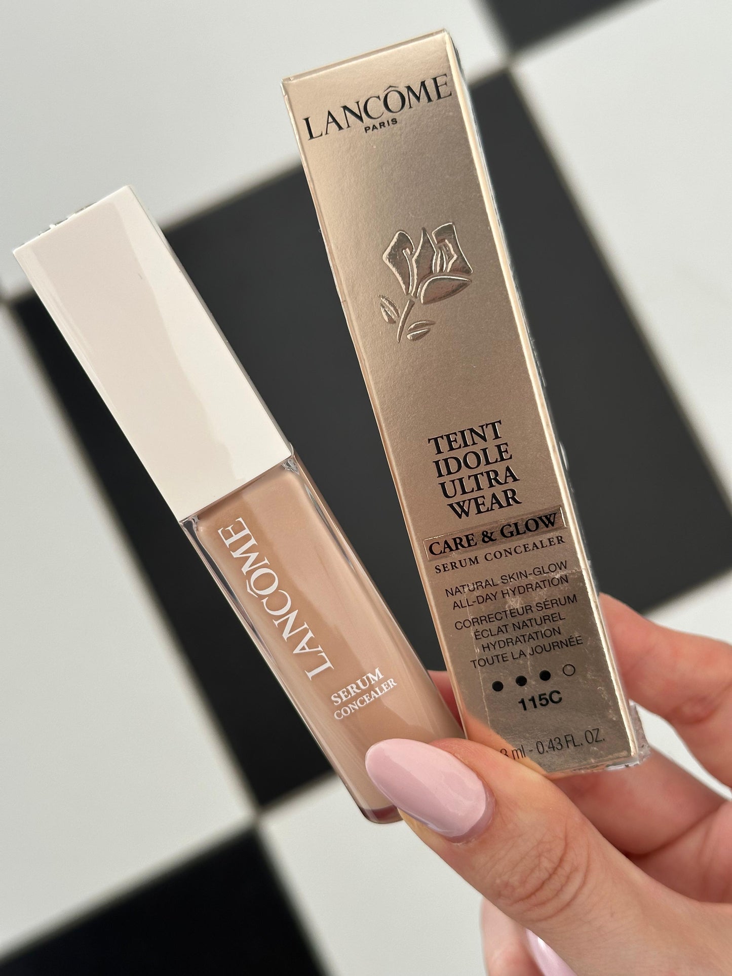 LANCÔME Teint Idole Ultra Wear Care & Glow Serum Concealer
Medium Coverage & Natural Glow Finish