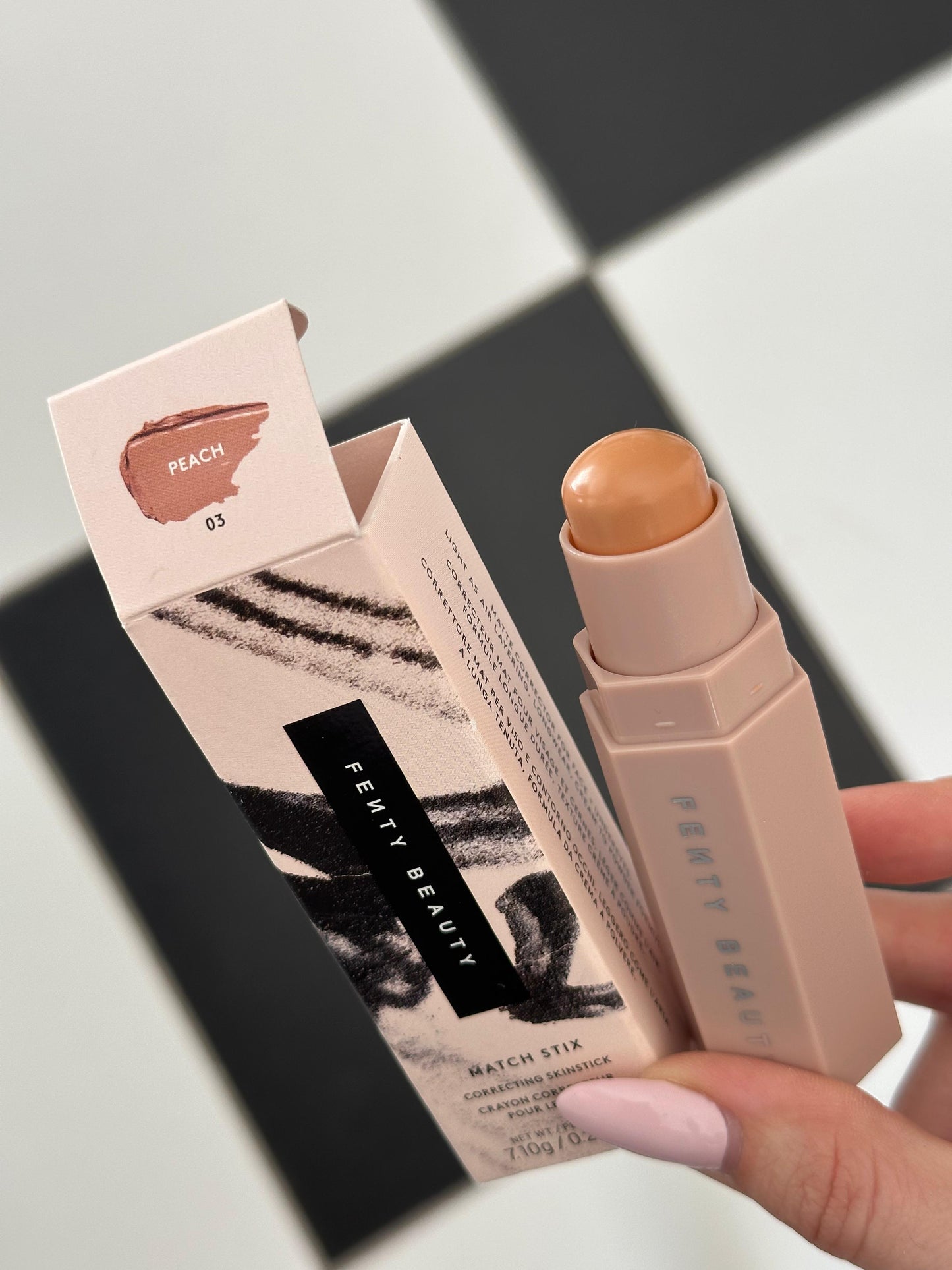 FENTY Match Stix Correcting Skinstick (03)