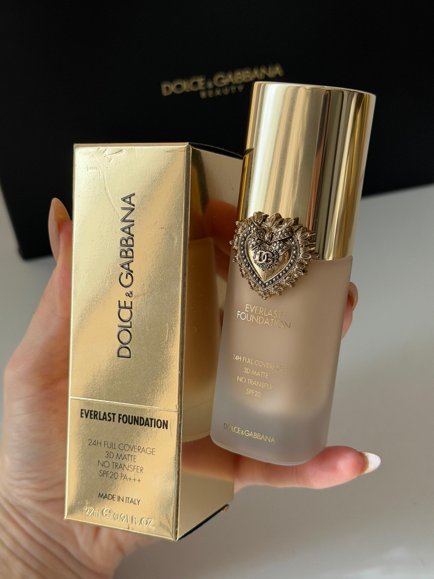 DOLCE&GABBANA Everlast Foundation (04C)
24H Full Coverage, 3D Matte, No Transfer SPF20