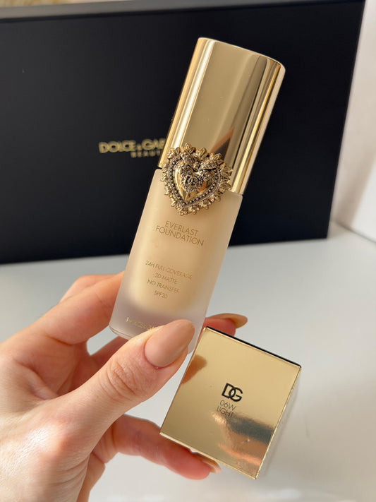 DOLCE&GABBANA Everlast Foundation (06W)
24H Full Coverage, 3D Matte, No Transfer SPF20