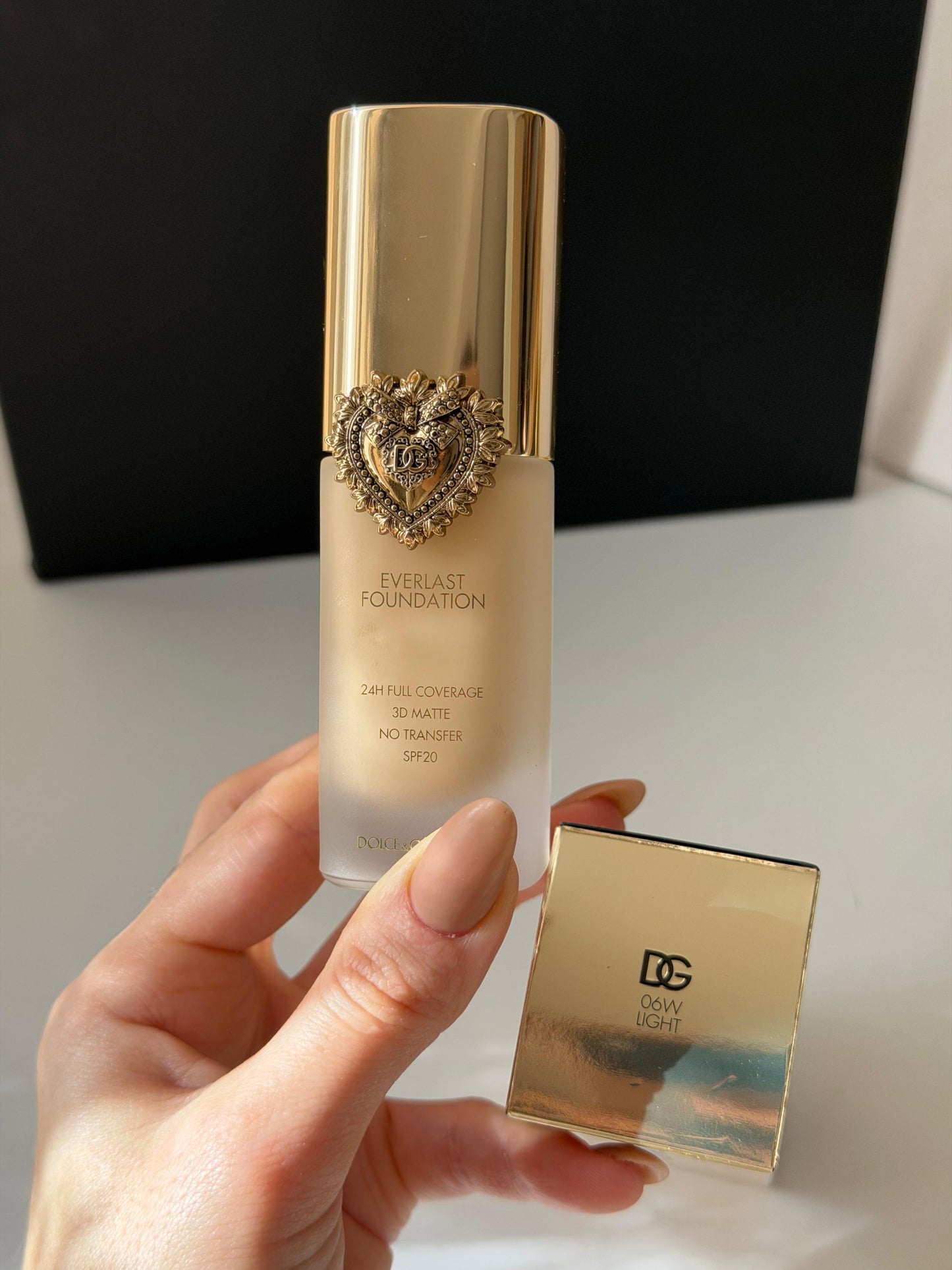 DOLCE&GABBANA Everlast Foundation (06W)
24H Full Coverage, 3D Matte, No Transfer SPF20