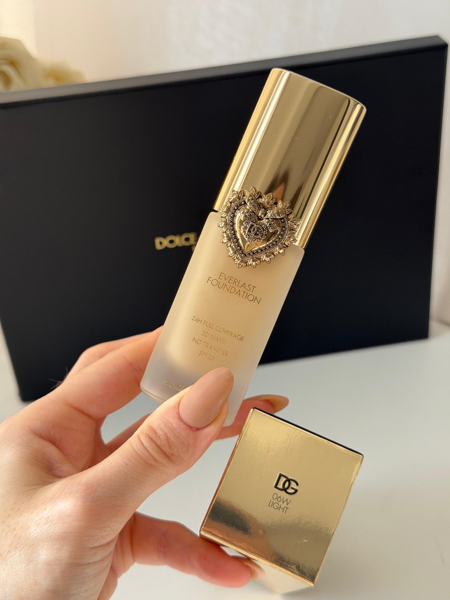 DOLCE&GABBANA Everlast Foundation (06W)
24H Full Coverage, 3D Matte, No Transfer SPF20