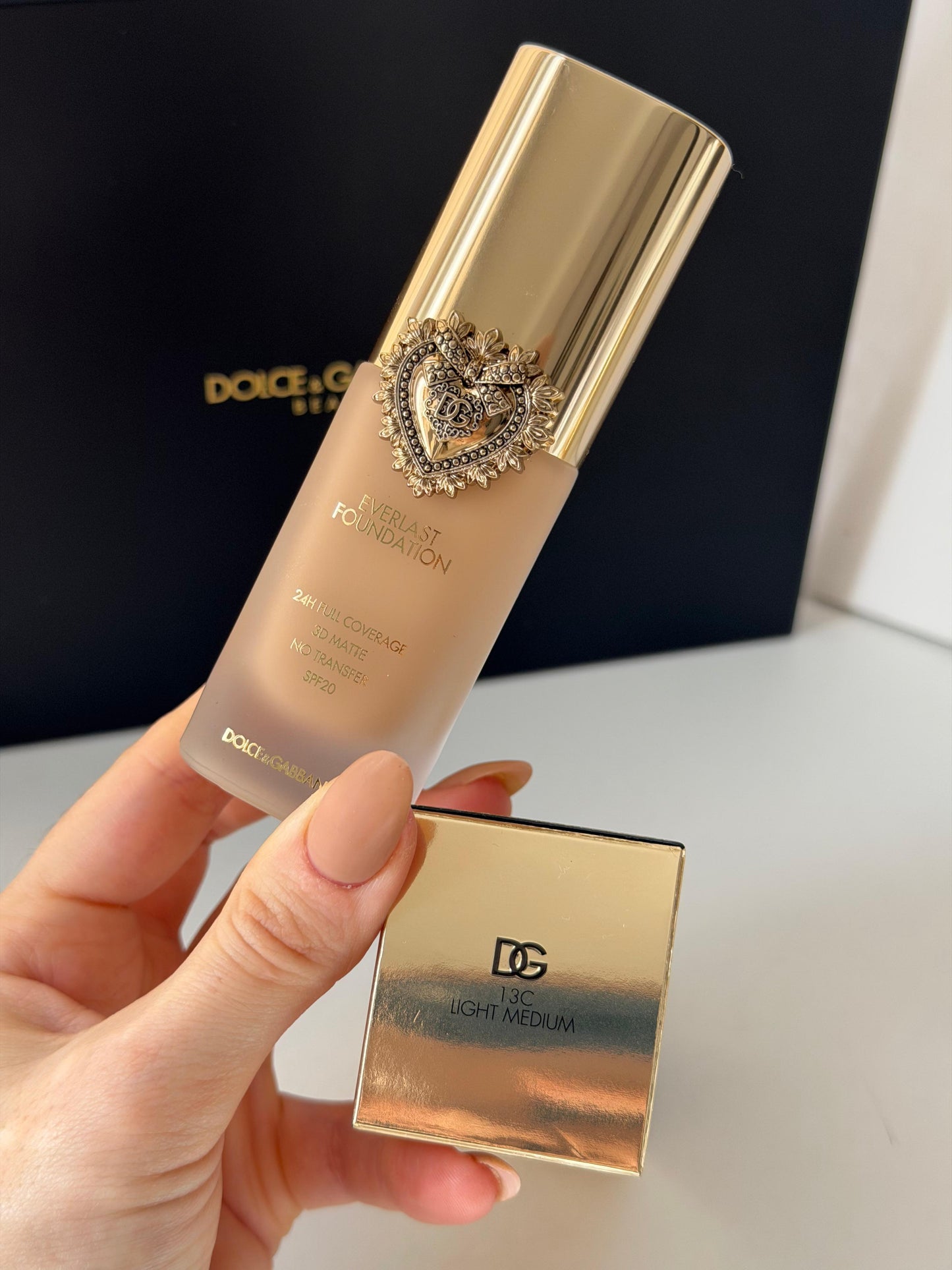 DOLCE&GABBANA Everlast Foundation (13C)
24H Full Coverage, 3D Matte, No Transfer SPF20