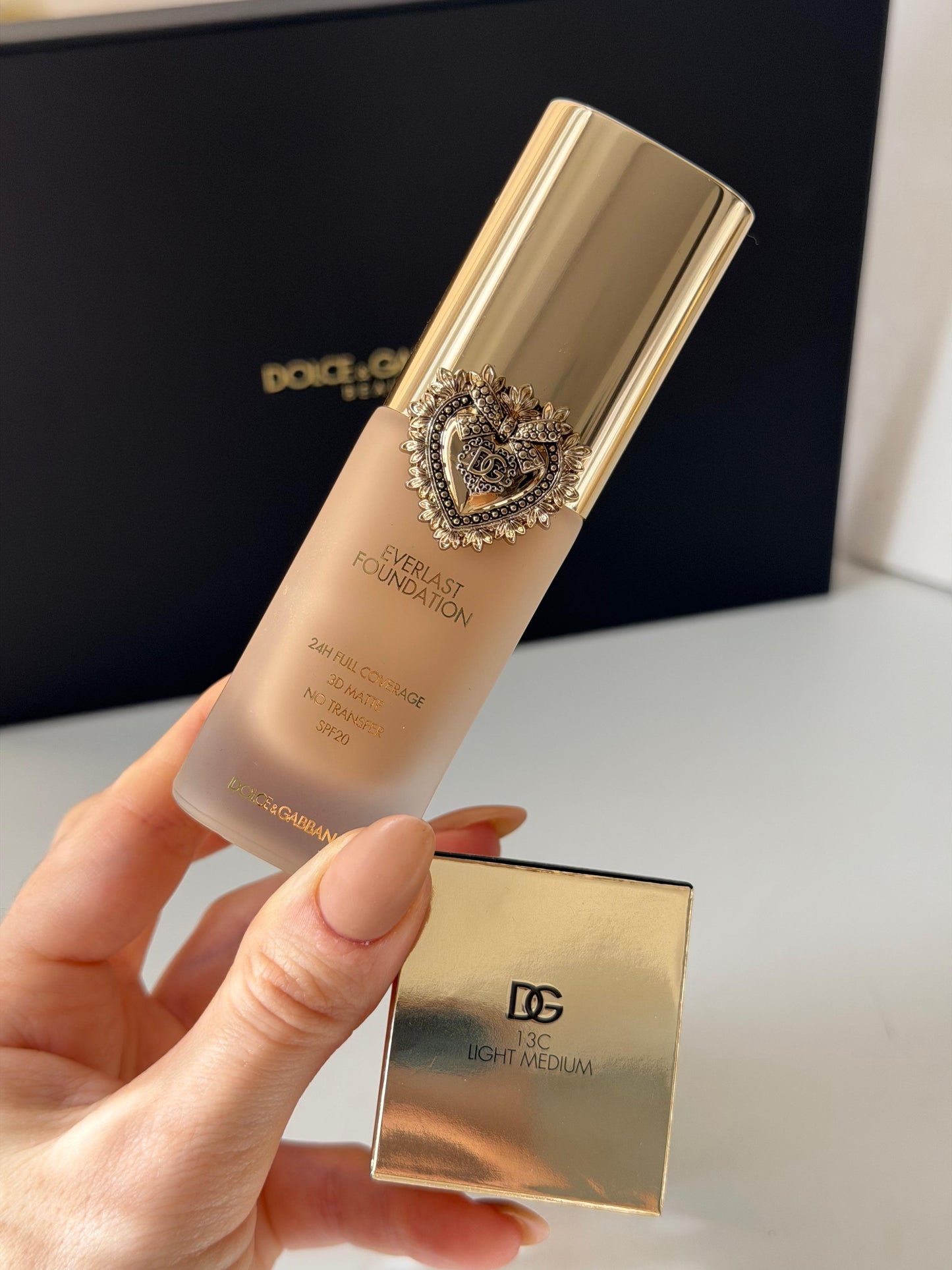 DOLCE&GABBANA Everlast Foundation (13C)
24H Full Coverage, 3D Matte, No Transfer SPF20