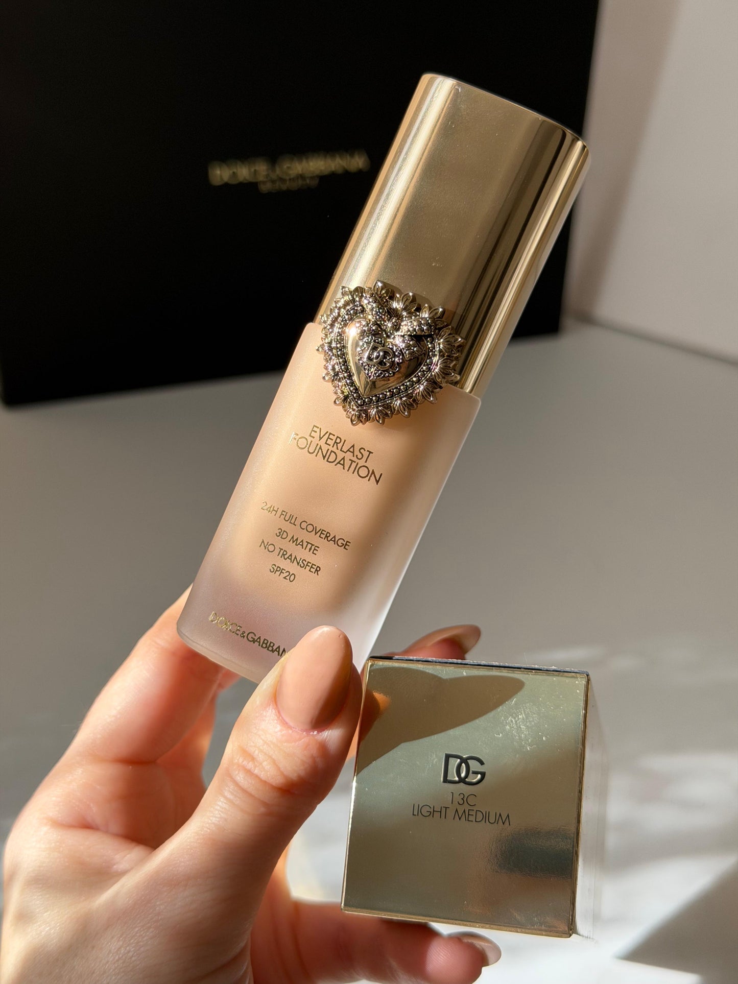 DOLCE&GABBANA Everlast Foundation (13C)
24H Full Coverage, 3D Matte, No Transfer SPF20