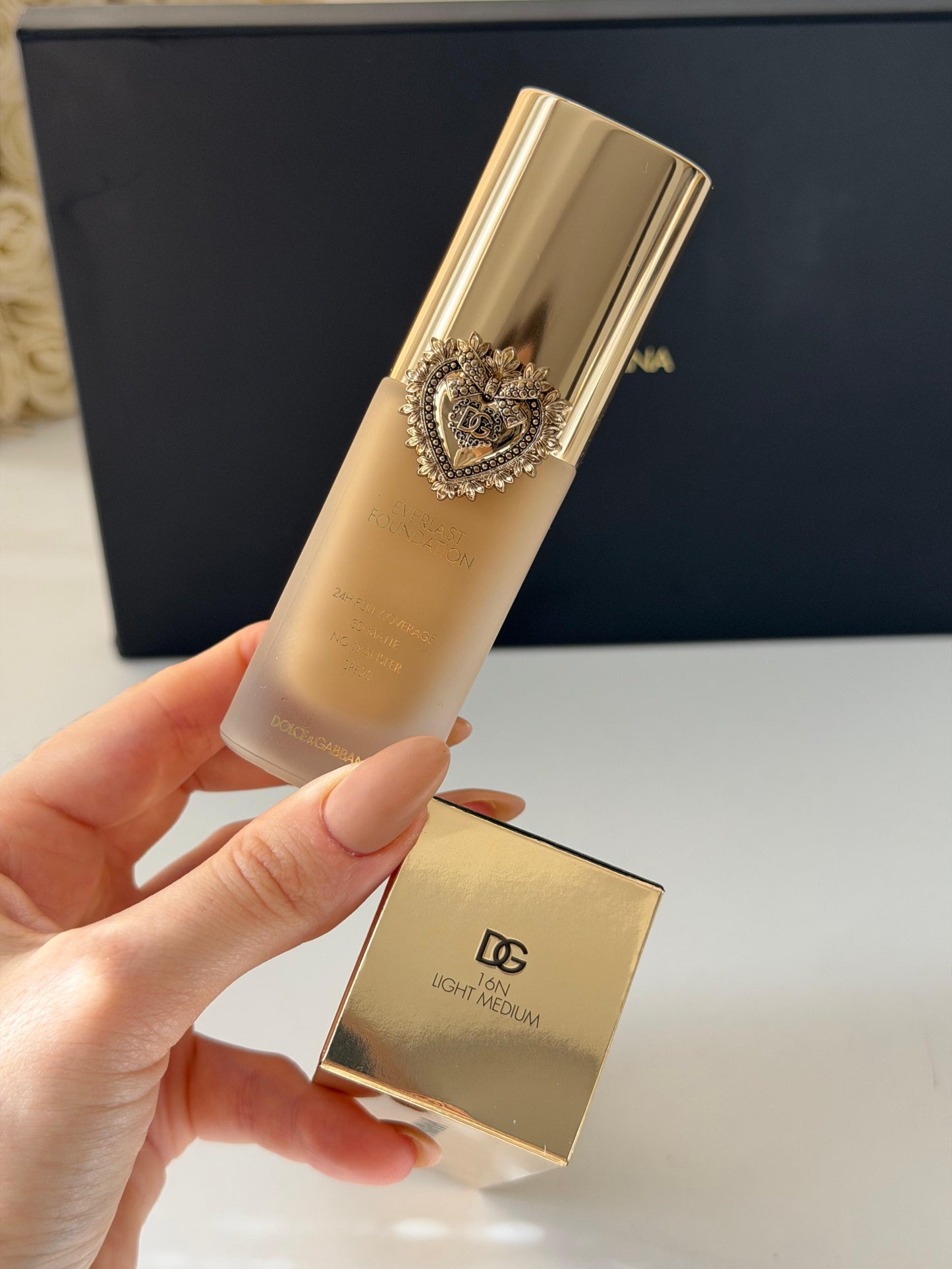 DOLCE&GABBANA Everlast Foundation (16N)
24H Full Coverage, 3D Matte, No Transfer SPF20