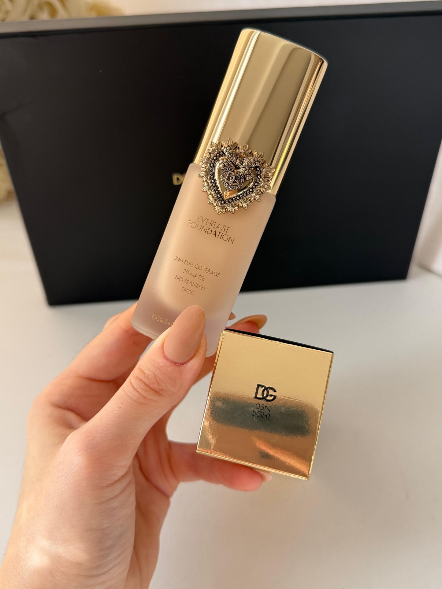 DOLCE&GABBANA Everlast Foundation (05N)
24H Full Coverage, 3D Matte, No Transfer SPF20