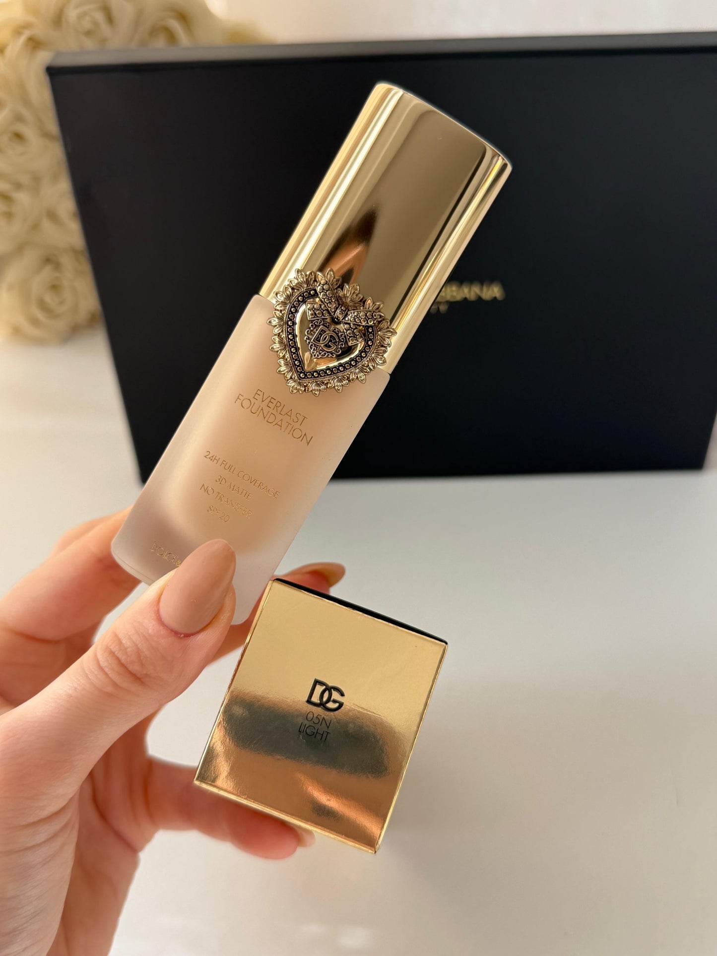 DOLCE&GABBANA Everlast Foundation (05N)
24H Full Coverage, 3D Matte, No Transfer SPF20