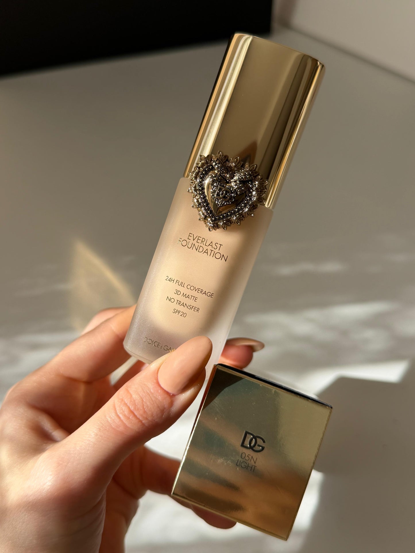 DOLCE&GABBANA Everlast Foundation (05N)
24H Full Coverage, 3D Matte, No Transfer SPF20