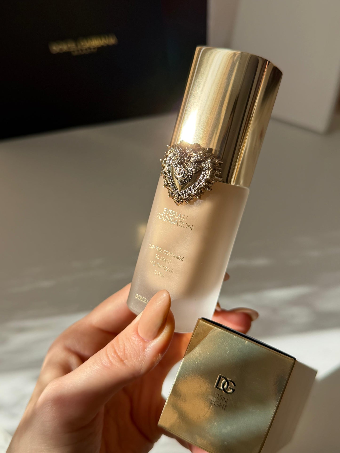 DOLCE&GABBANA Everlast Foundation (05N)
24H Full Coverage, 3D Matte, No Transfer SPF20