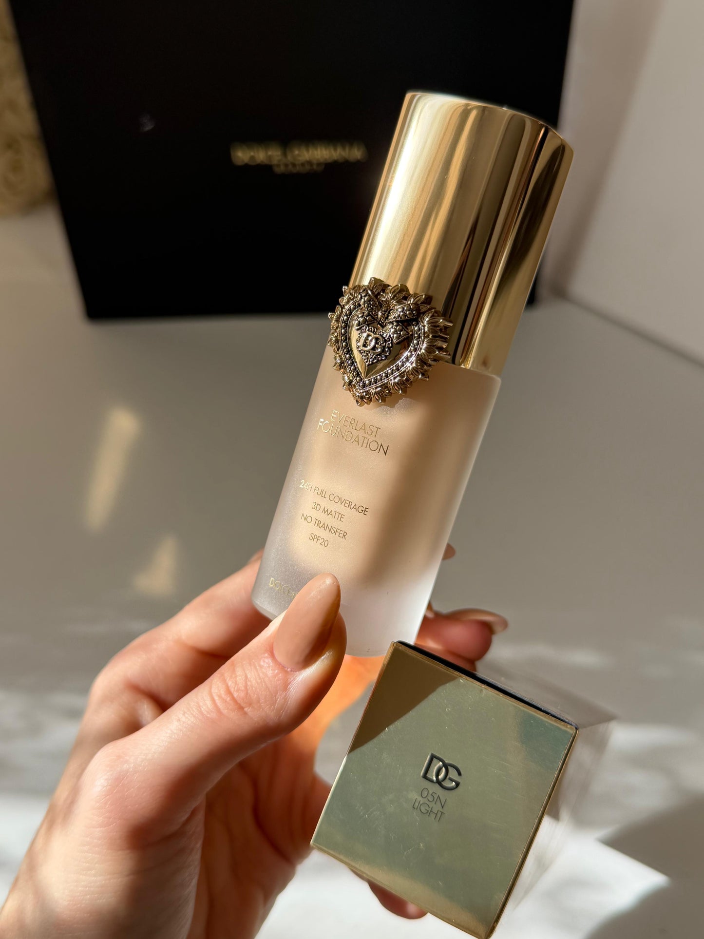 DOLCE&GABBANA Everlast Foundation (05N)
24H Full Coverage, 3D Matte, No Transfer SPF20